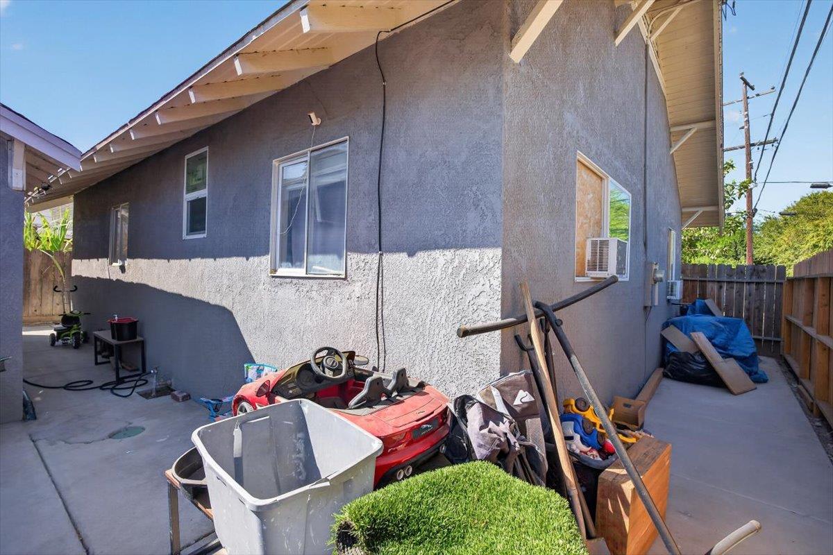 1118 N Augusta St, Fresno, CA 93701