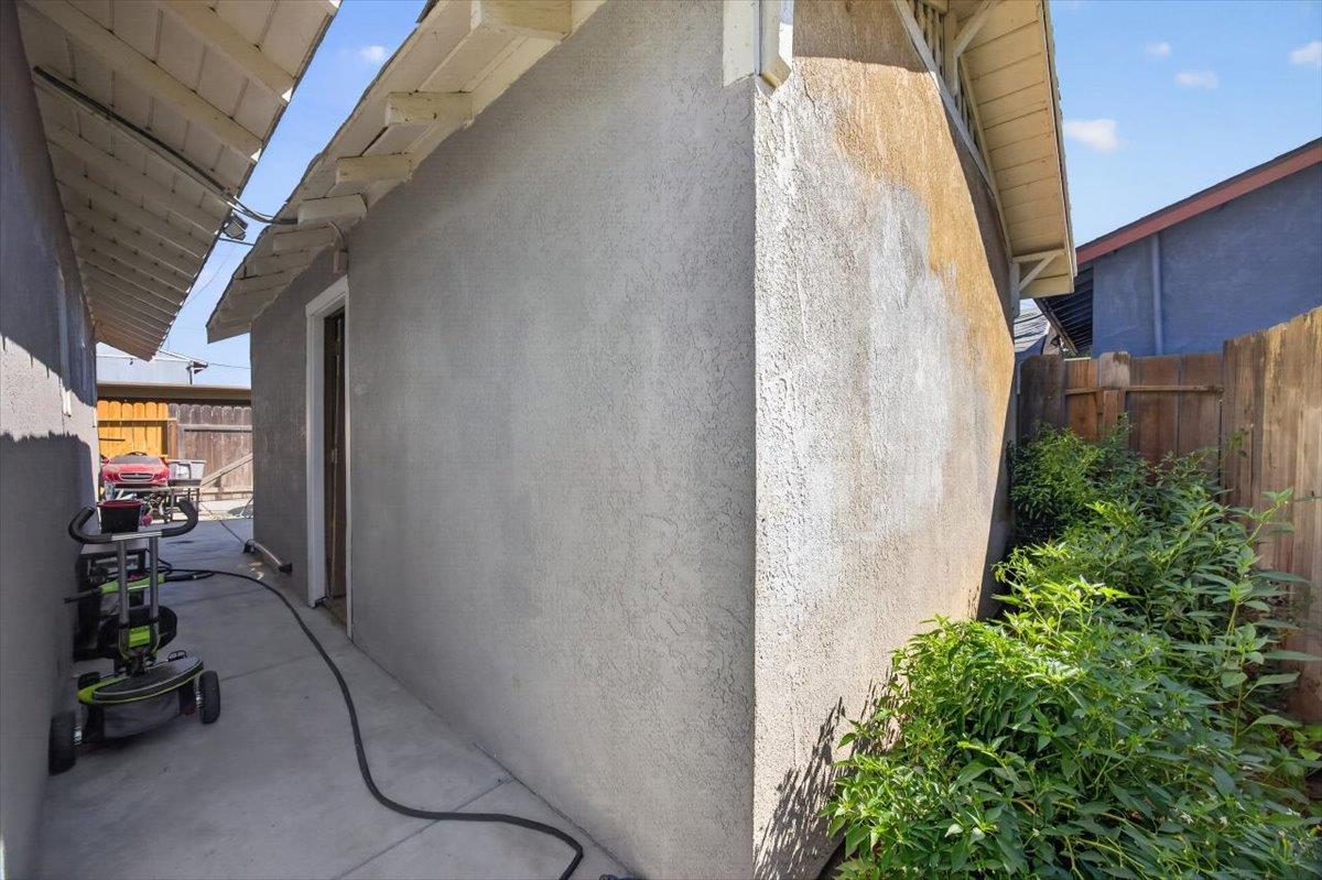 1118 N Augusta St, Fresno, CA 93701
