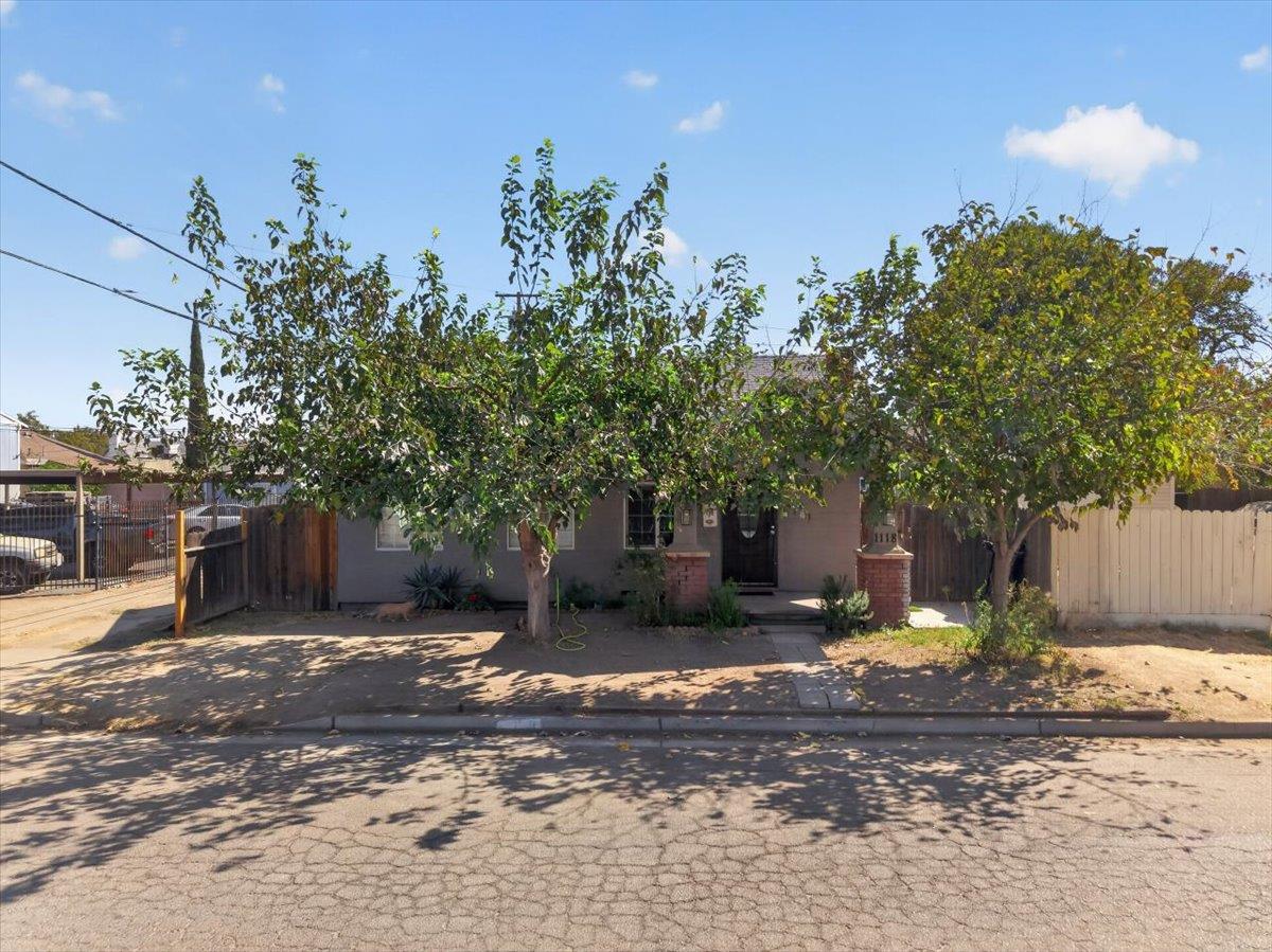 1118 N Augusta St, Fresno, CA 93701