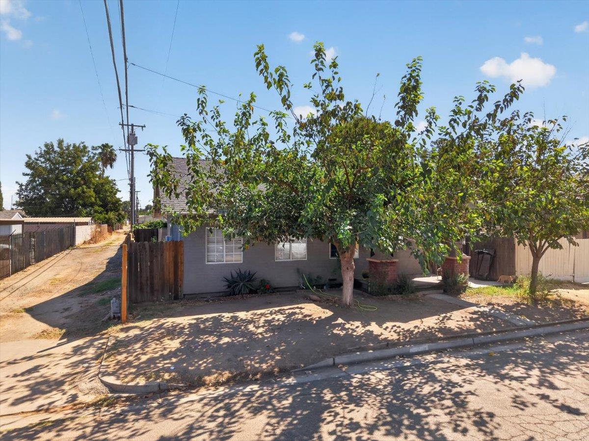 1118 N Augusta St, Fresno, CA 93701
