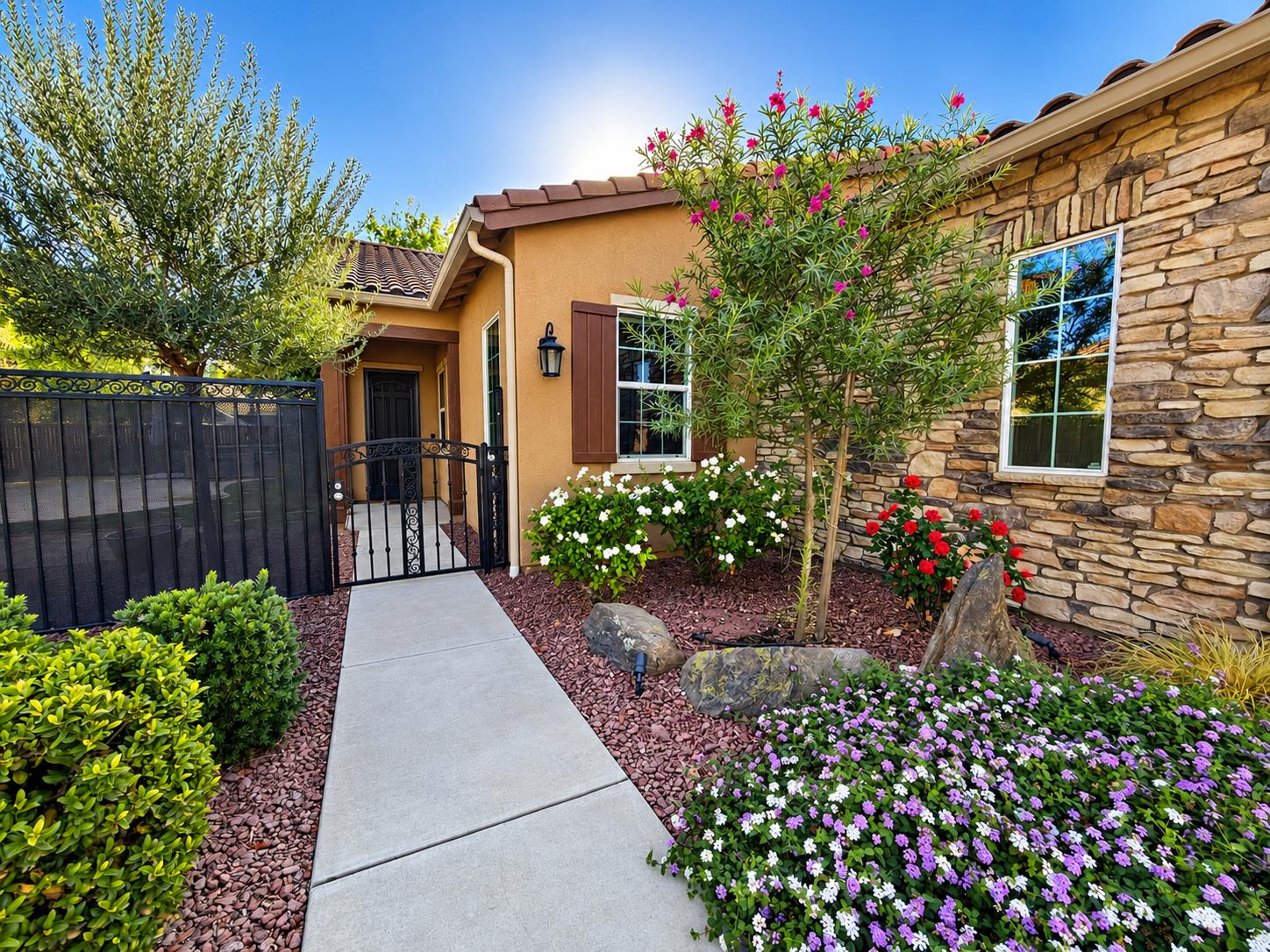 197 N Oxford Ave, Clovis, CA 93612