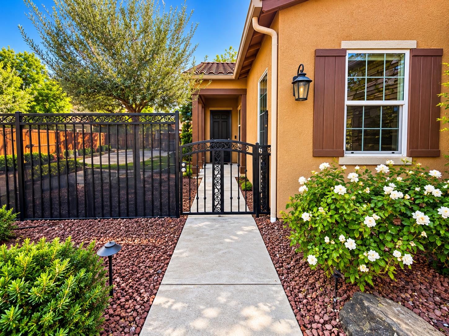 197 N Oxford Ave, Clovis, CA 93612