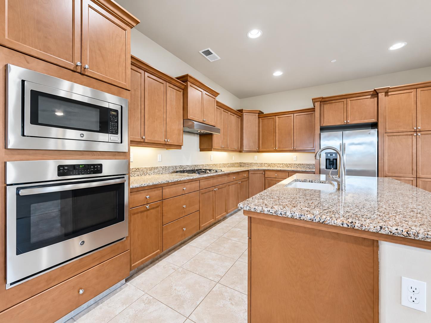 197 N Oxford Ave, Clovis, CA 93612