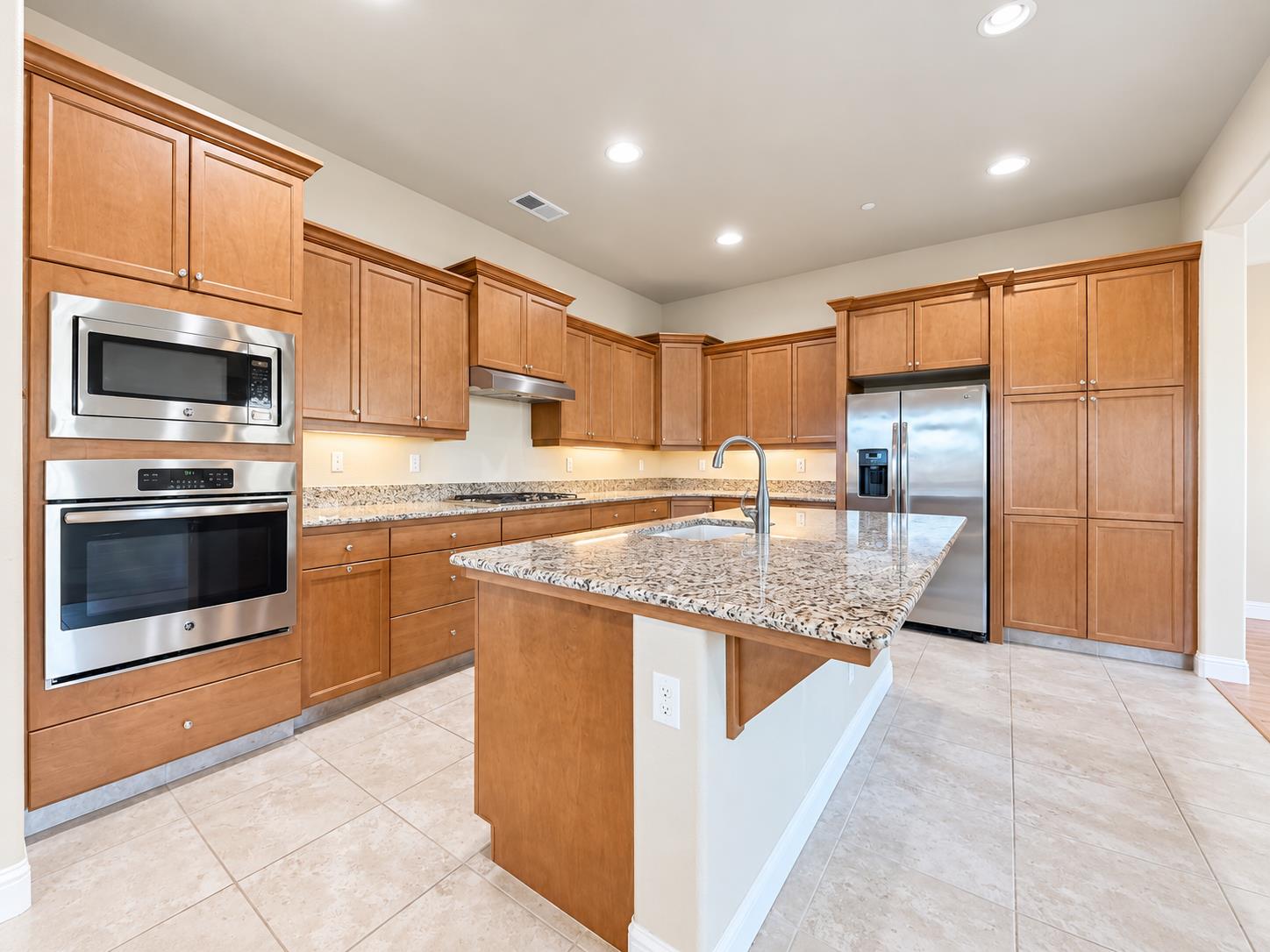 197 N Oxford Ave, Clovis, CA 93612