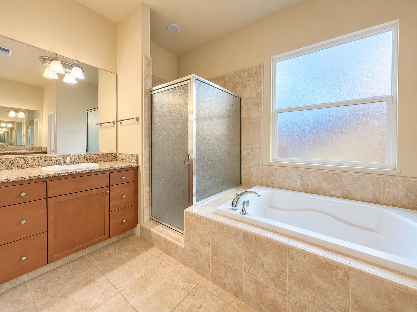 197 N Oxford Ave, Clovis, CA 93612