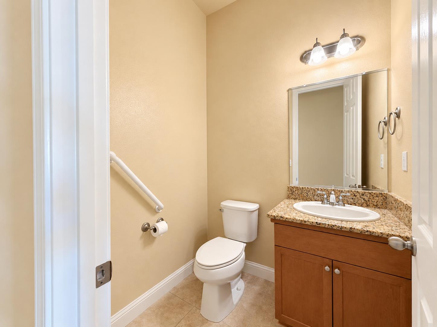 197 N Oxford Ave, Clovis, CA 93612