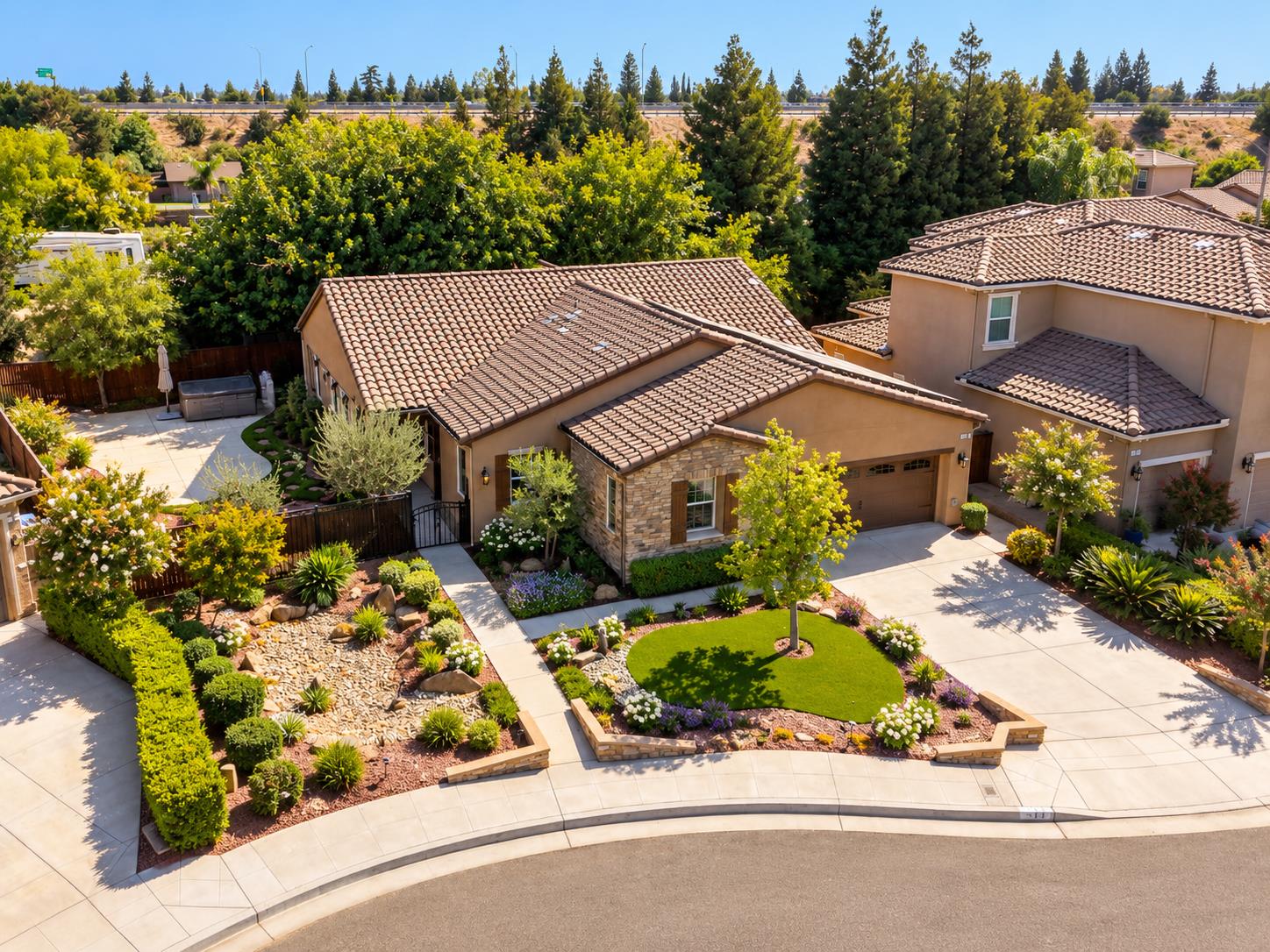 197 N Oxford Ave, Clovis, CA 93612