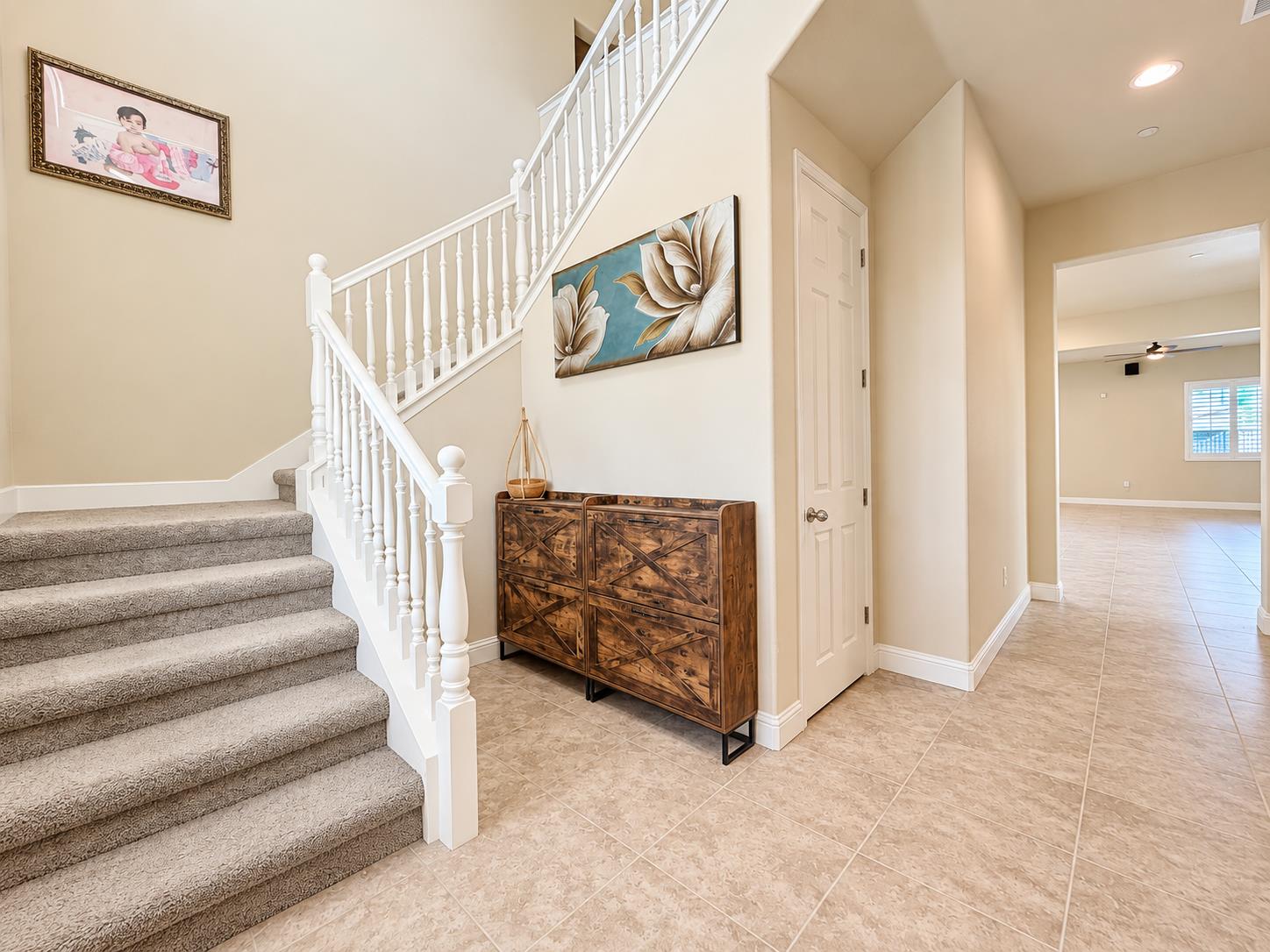 2468 Montana Ave, Clovis, CA 93619