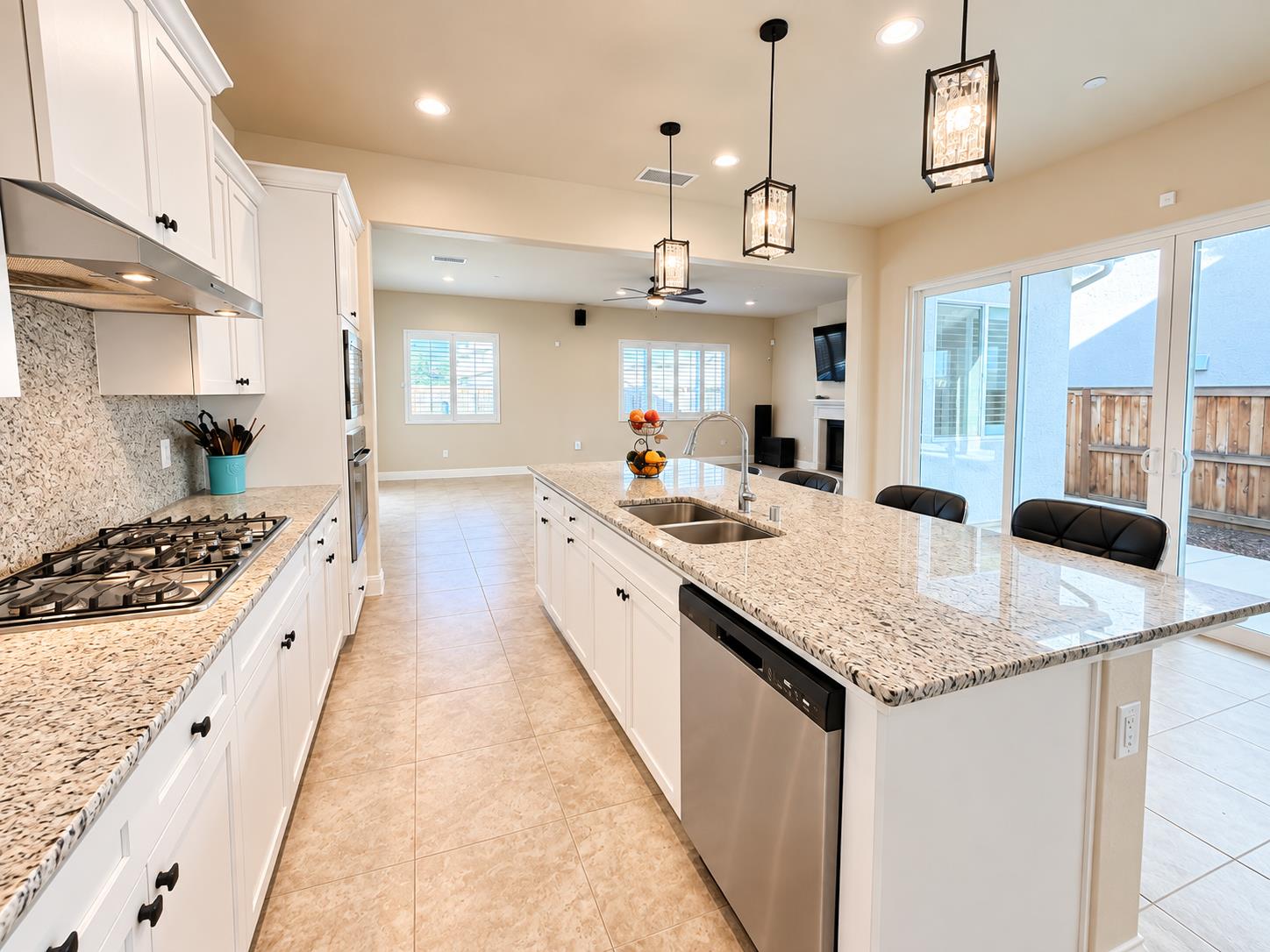 2468 Montana Ave, Clovis, CA 93619