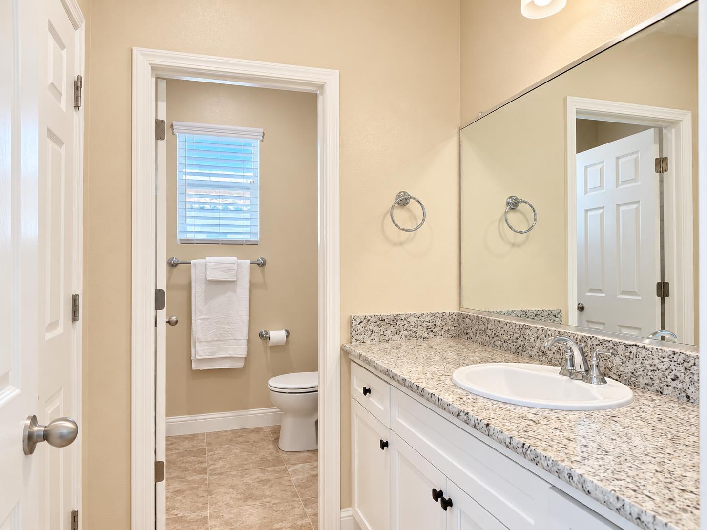 2468 Montana Ave, Clovis, CA 93619