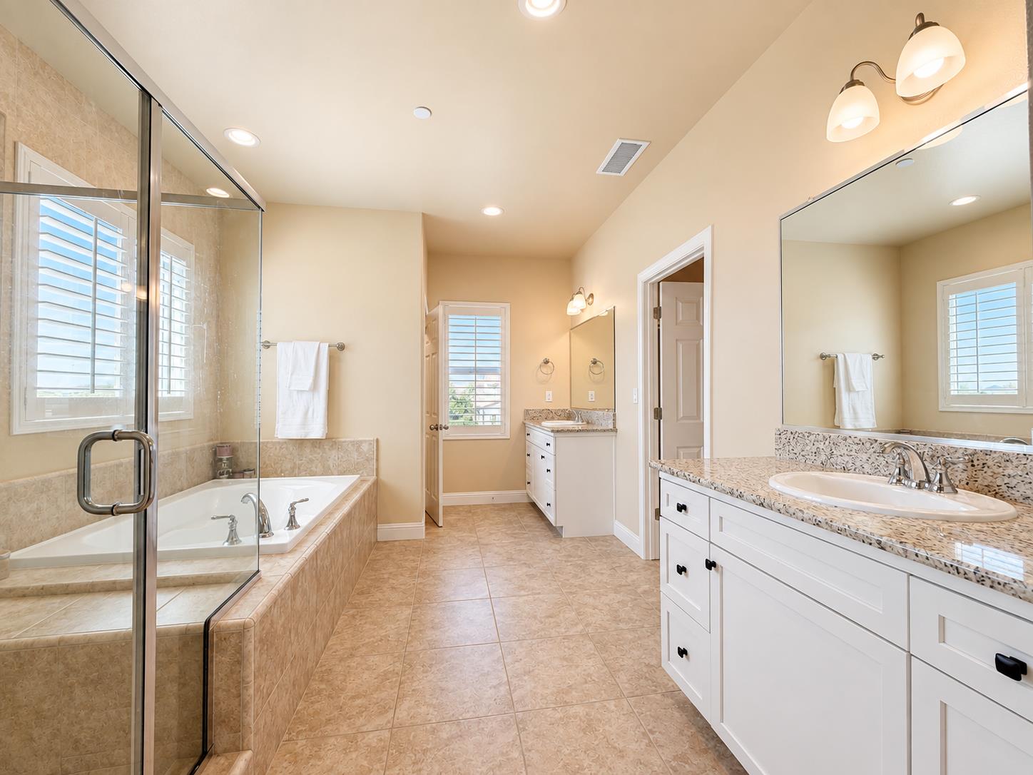2468 Montana Ave, Clovis, CA 93619