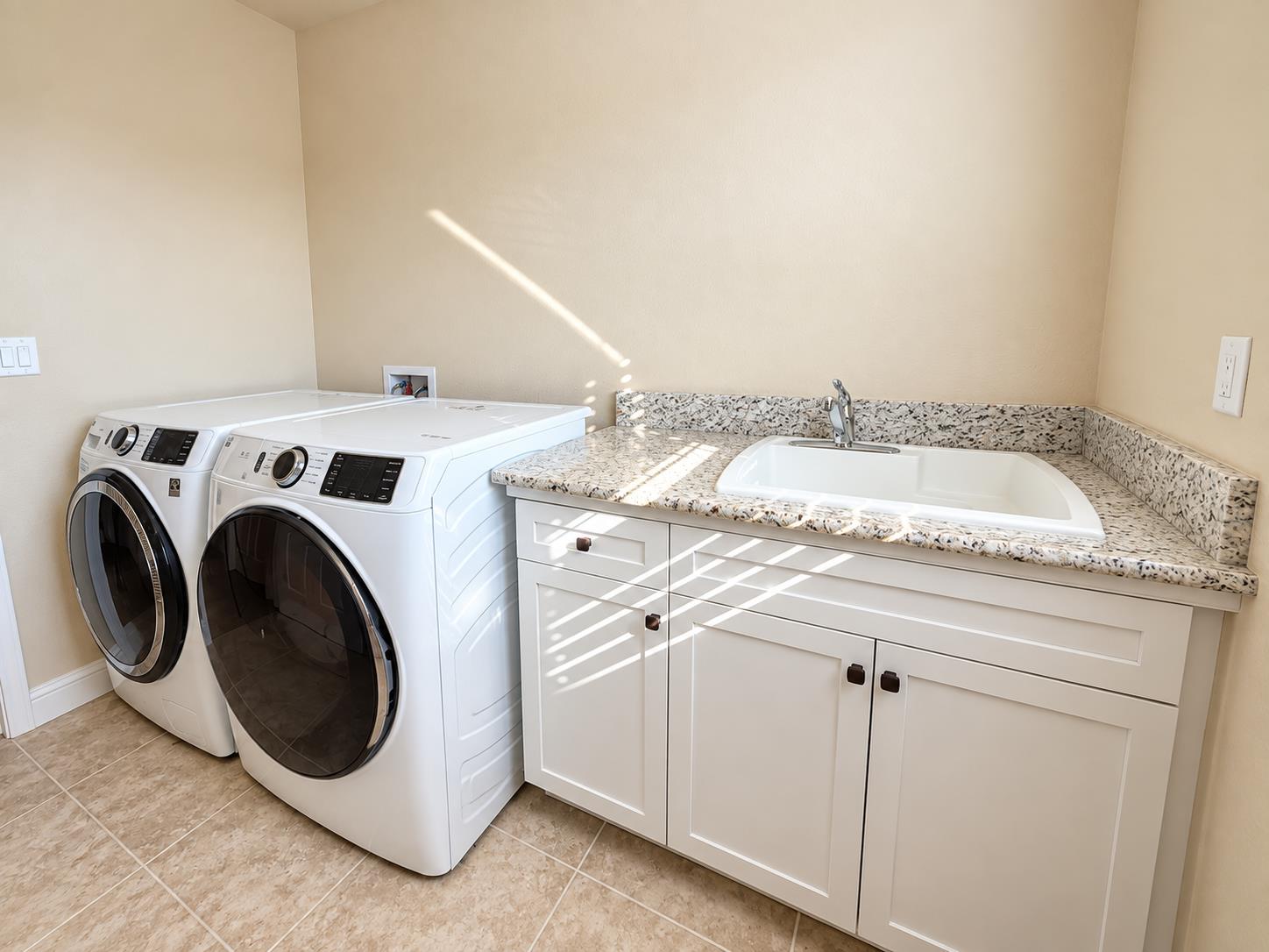 2468 Montana Ave, Clovis, CA 93619