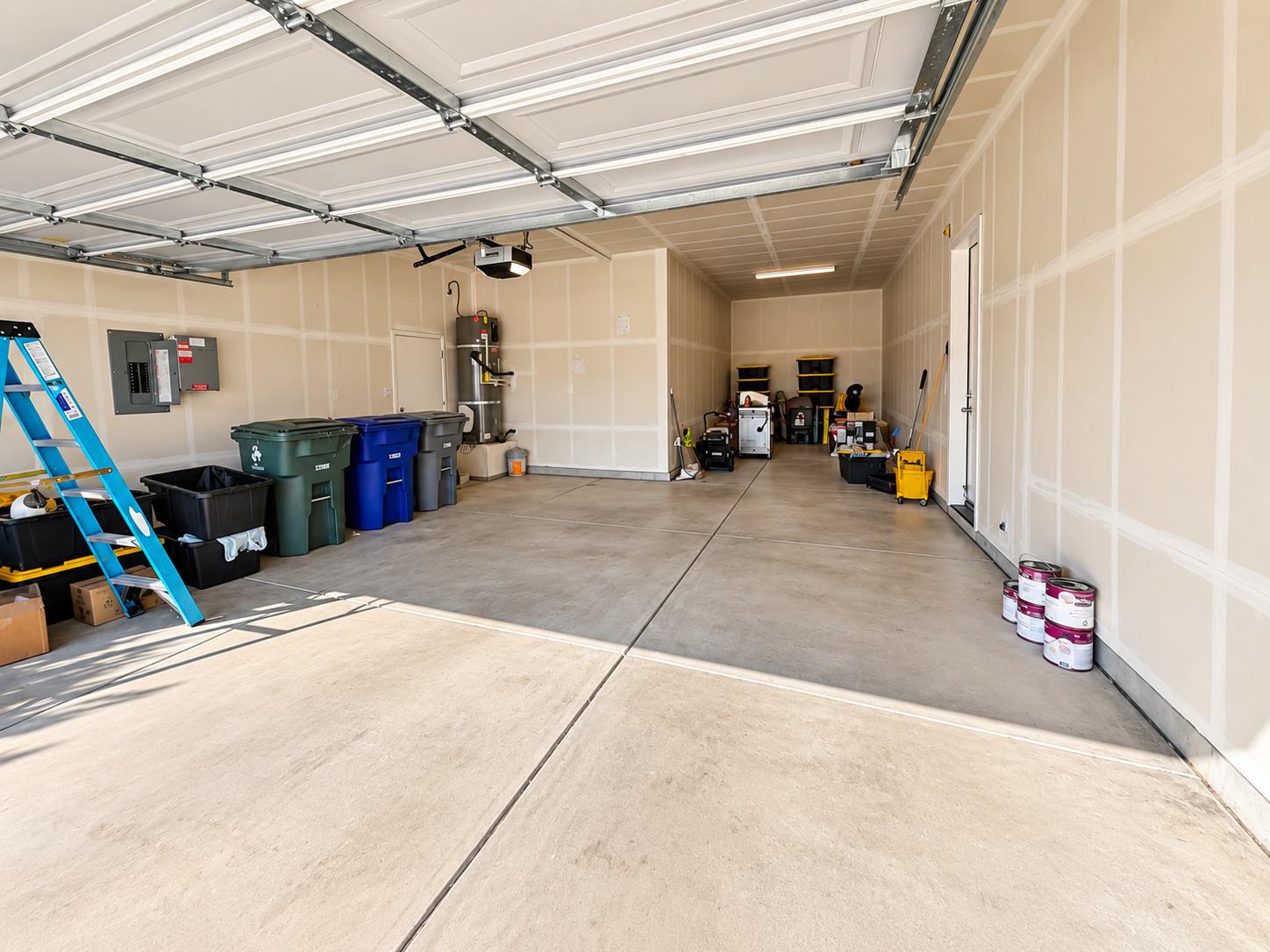 2468 Montana Ave, Clovis, CA 93619