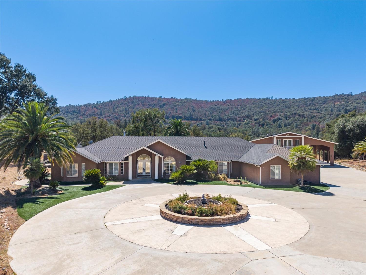 49344 Deerview Ln, Oakhurst, CA 93644