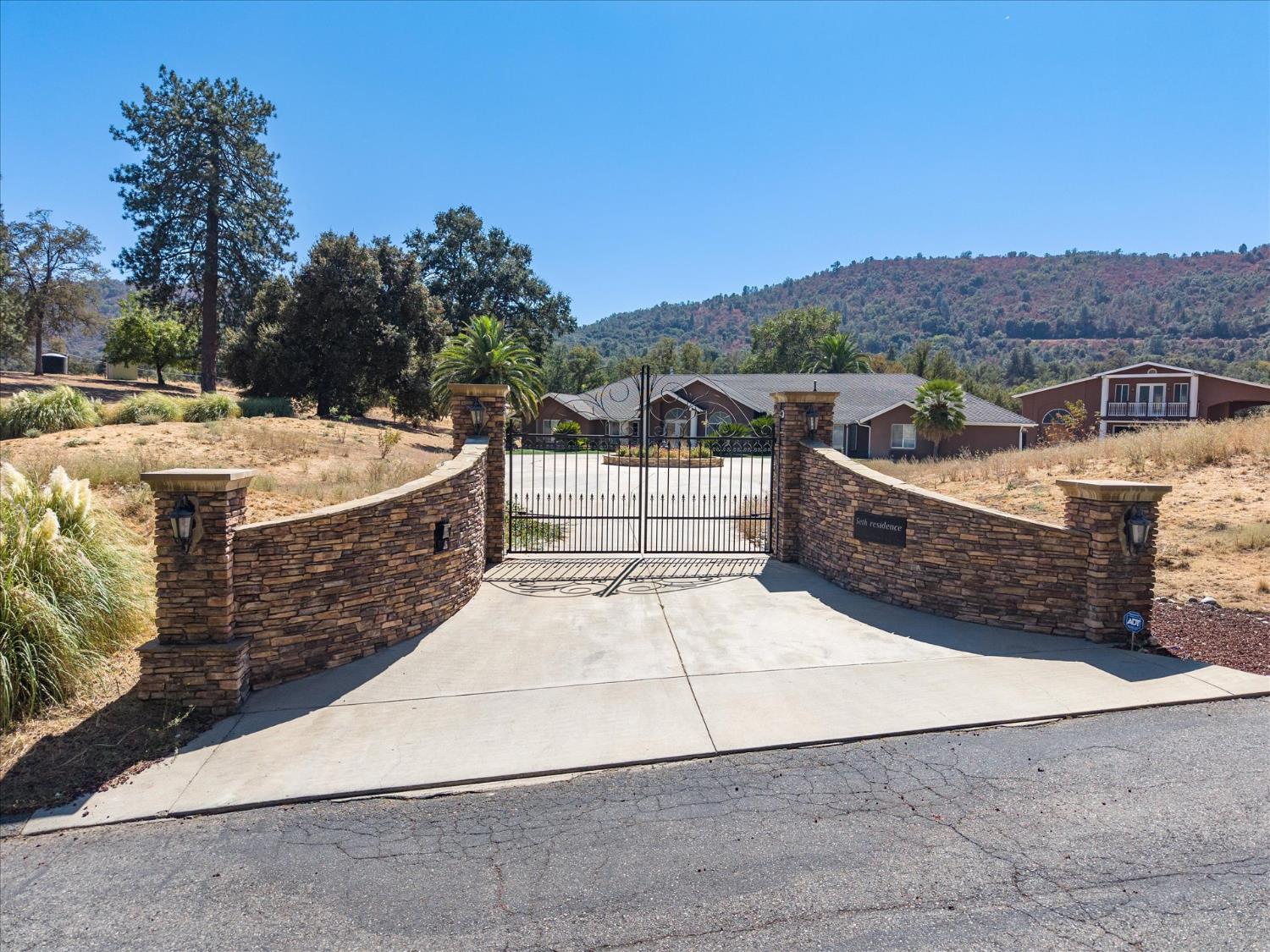 49344 Deerview Ln, Oakhurst, CA 93644