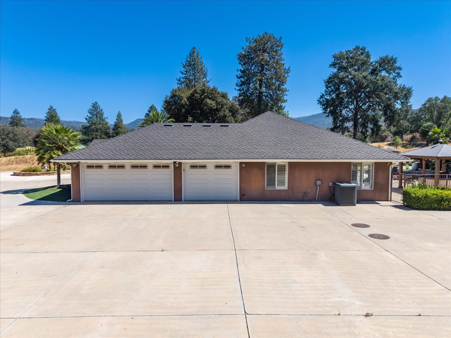 49344 Deerview Ln, Oakhurst, CA 93644