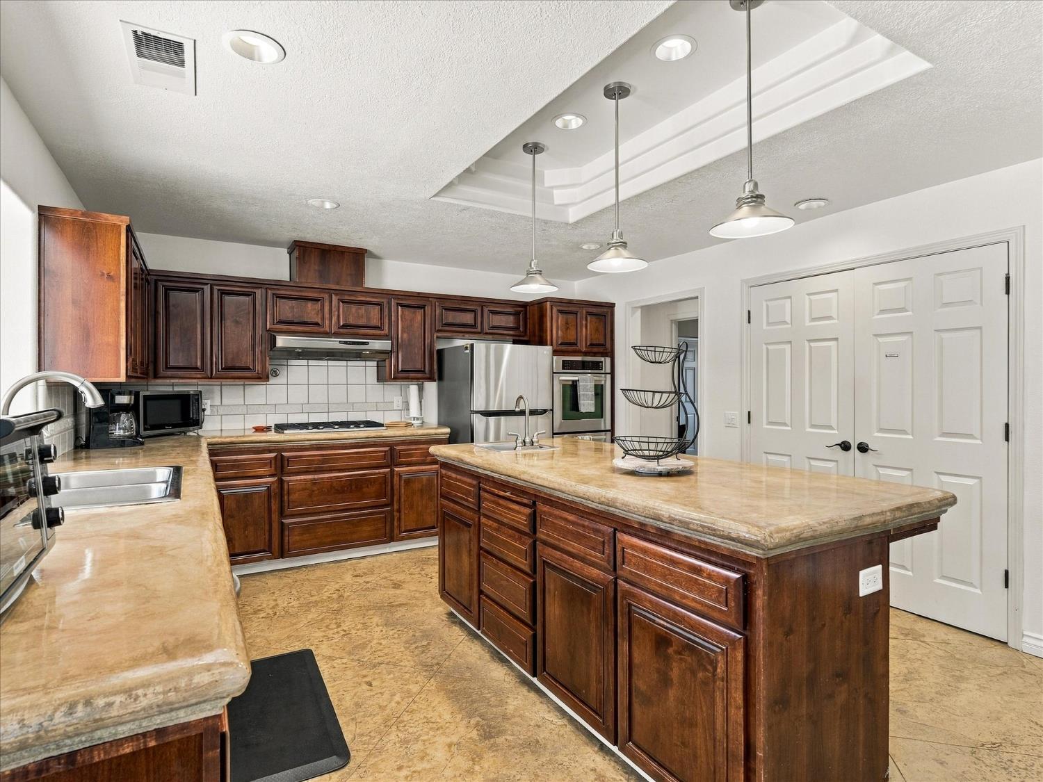 49344 Deerview Ln, Oakhurst, CA 93644