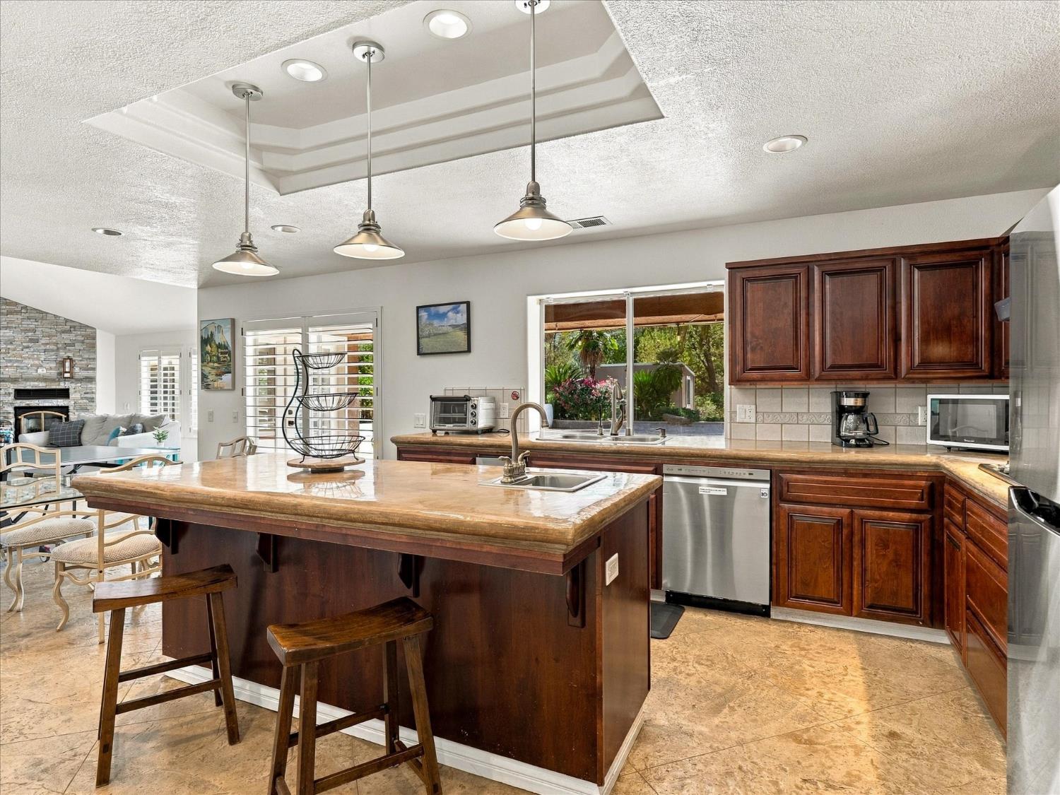 49344 Deerview Ln, Oakhurst, CA 93644