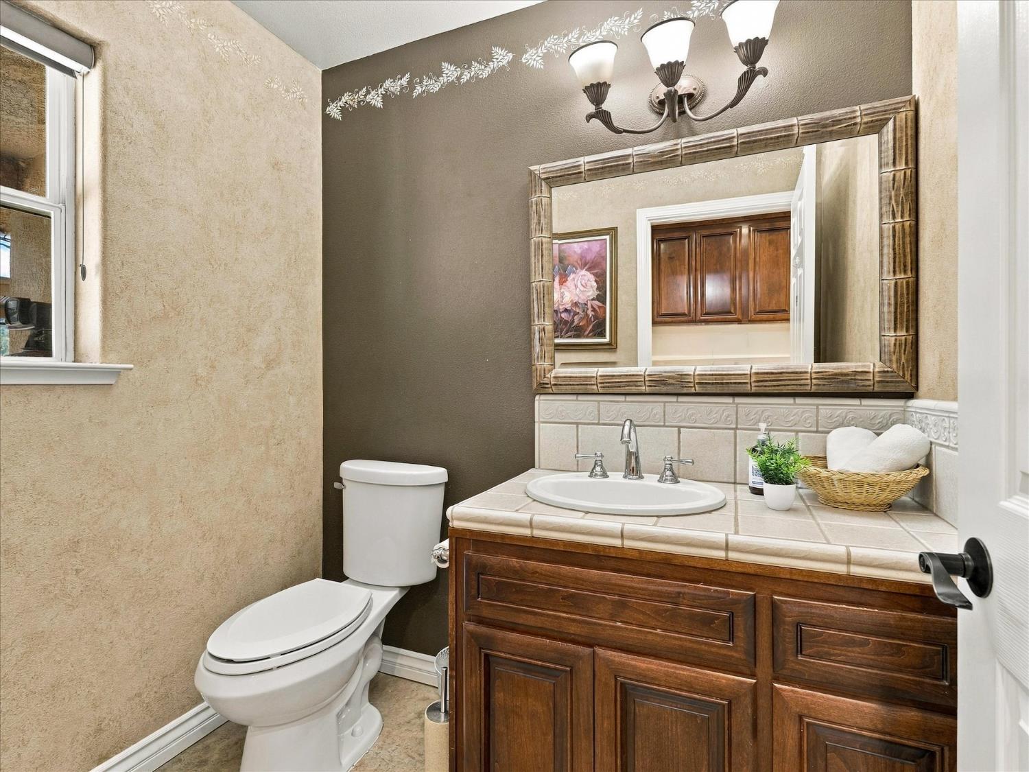 49344 Deerview Ln, Oakhurst, CA 93644