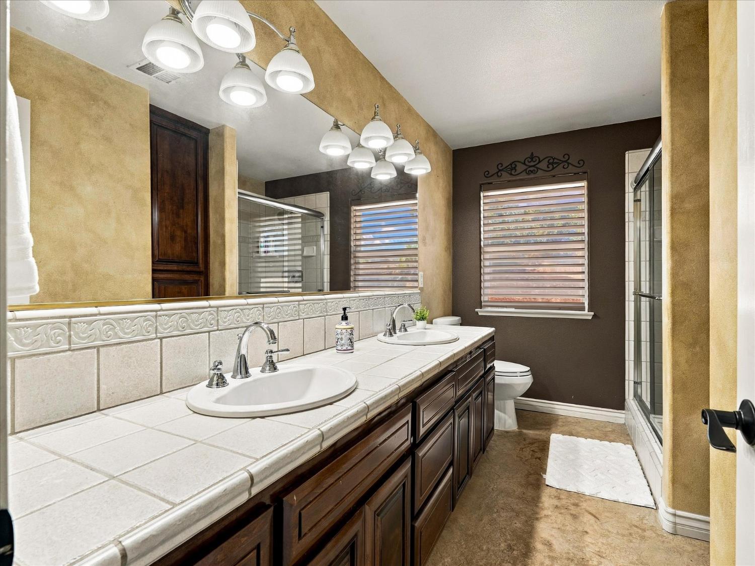 49344 Deerview Ln, Oakhurst, CA 93644