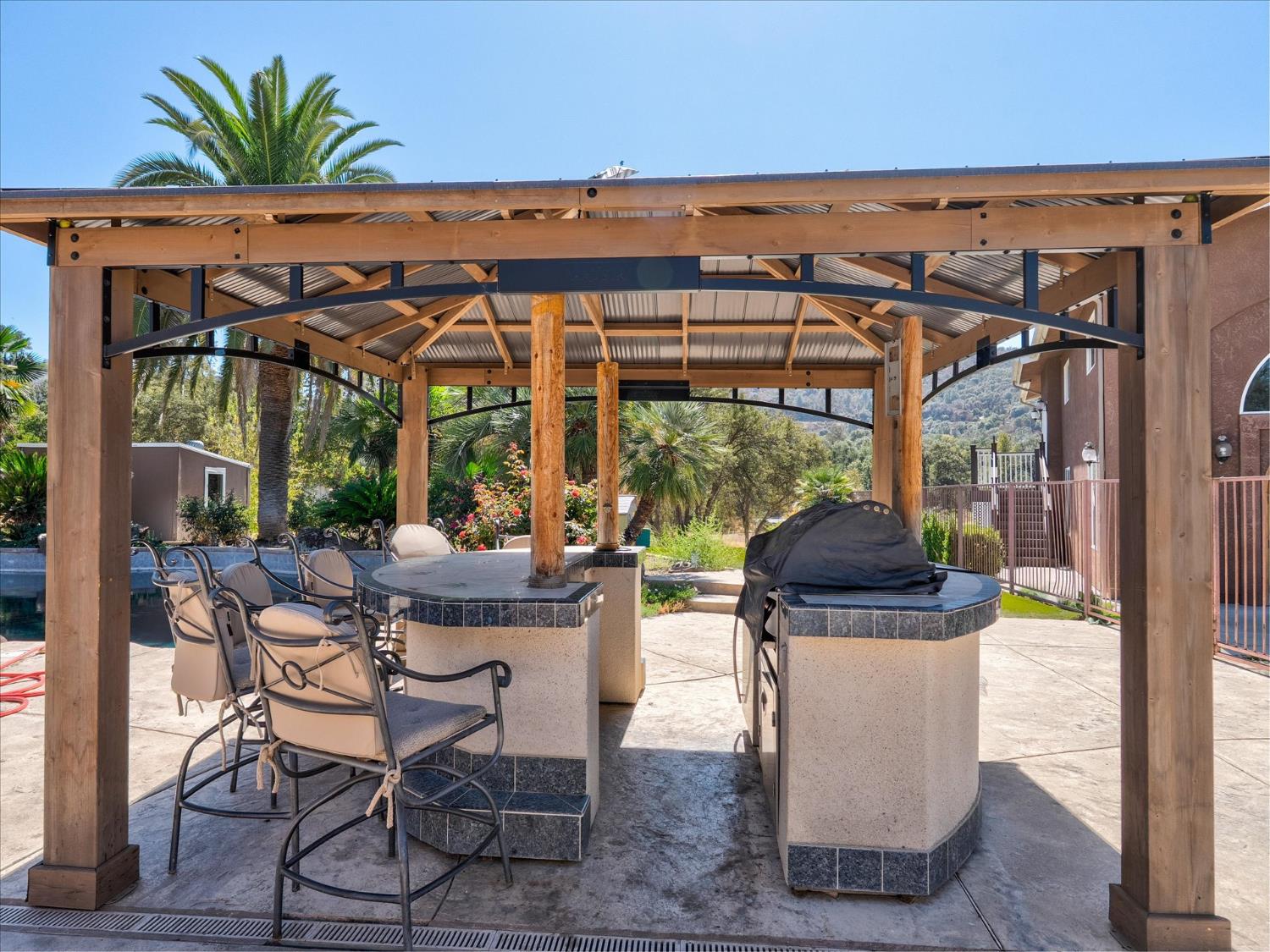 49344 Deerview Ln, Oakhurst, CA 93644