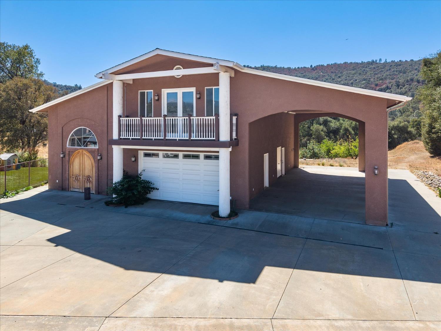 49344 Deerview Ln, Oakhurst, CA 93644