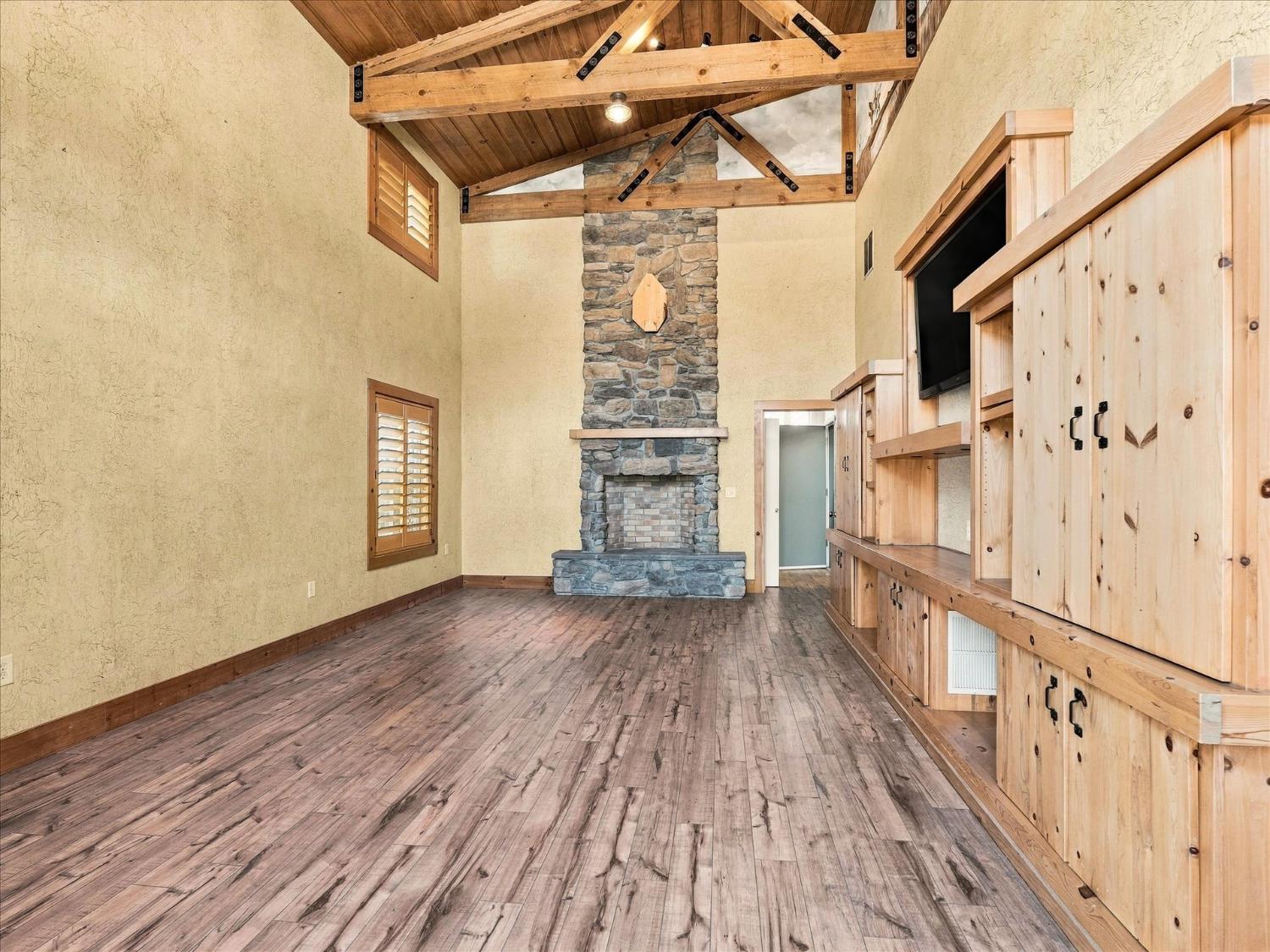 49344 Deerview Ln, Oakhurst, CA 93644