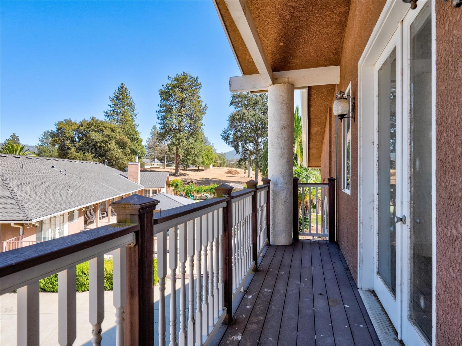 49344 Deerview Ln, Oakhurst, CA 93644