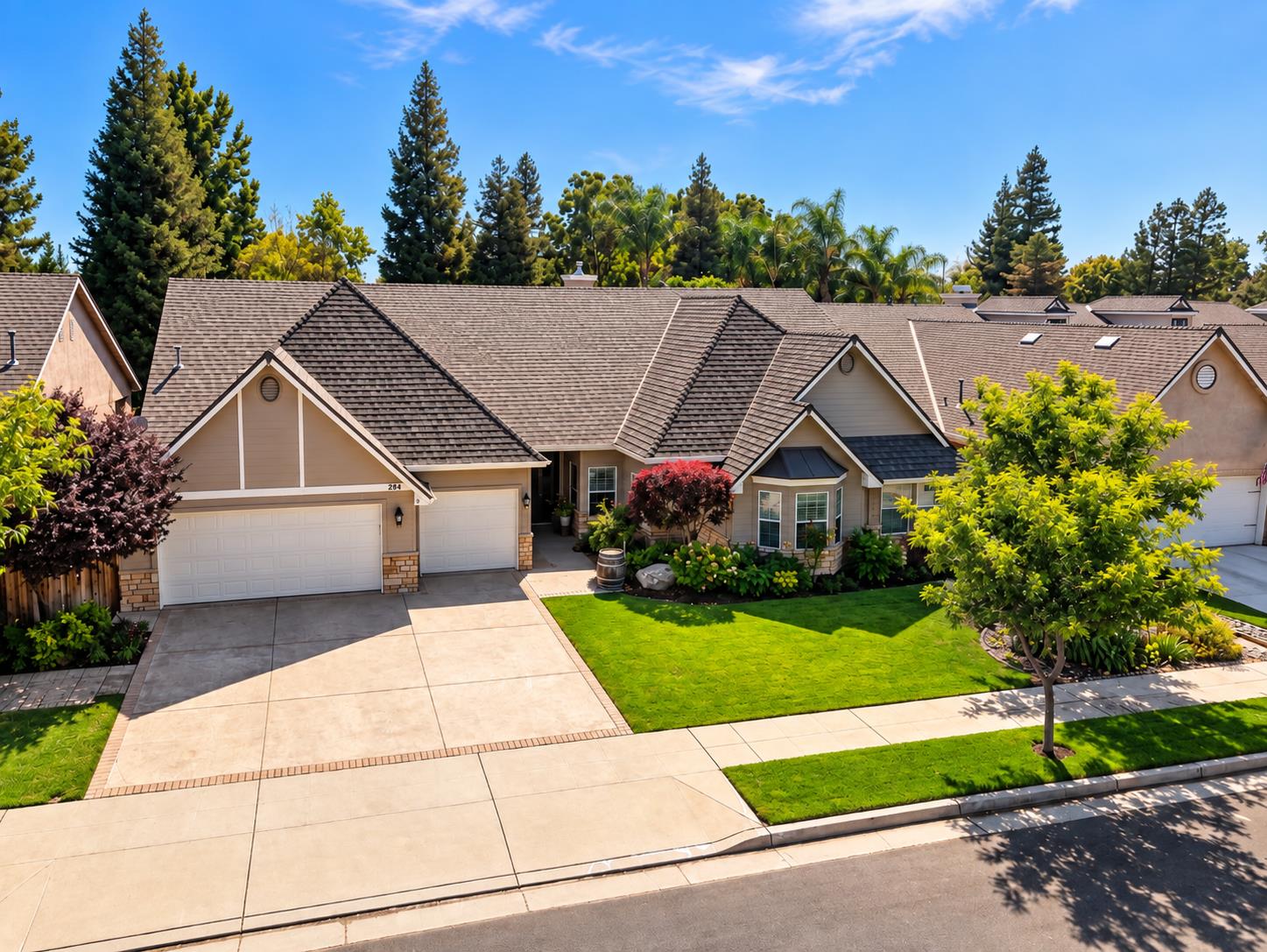 284 W Lester Ave, Clovis, CA 93619