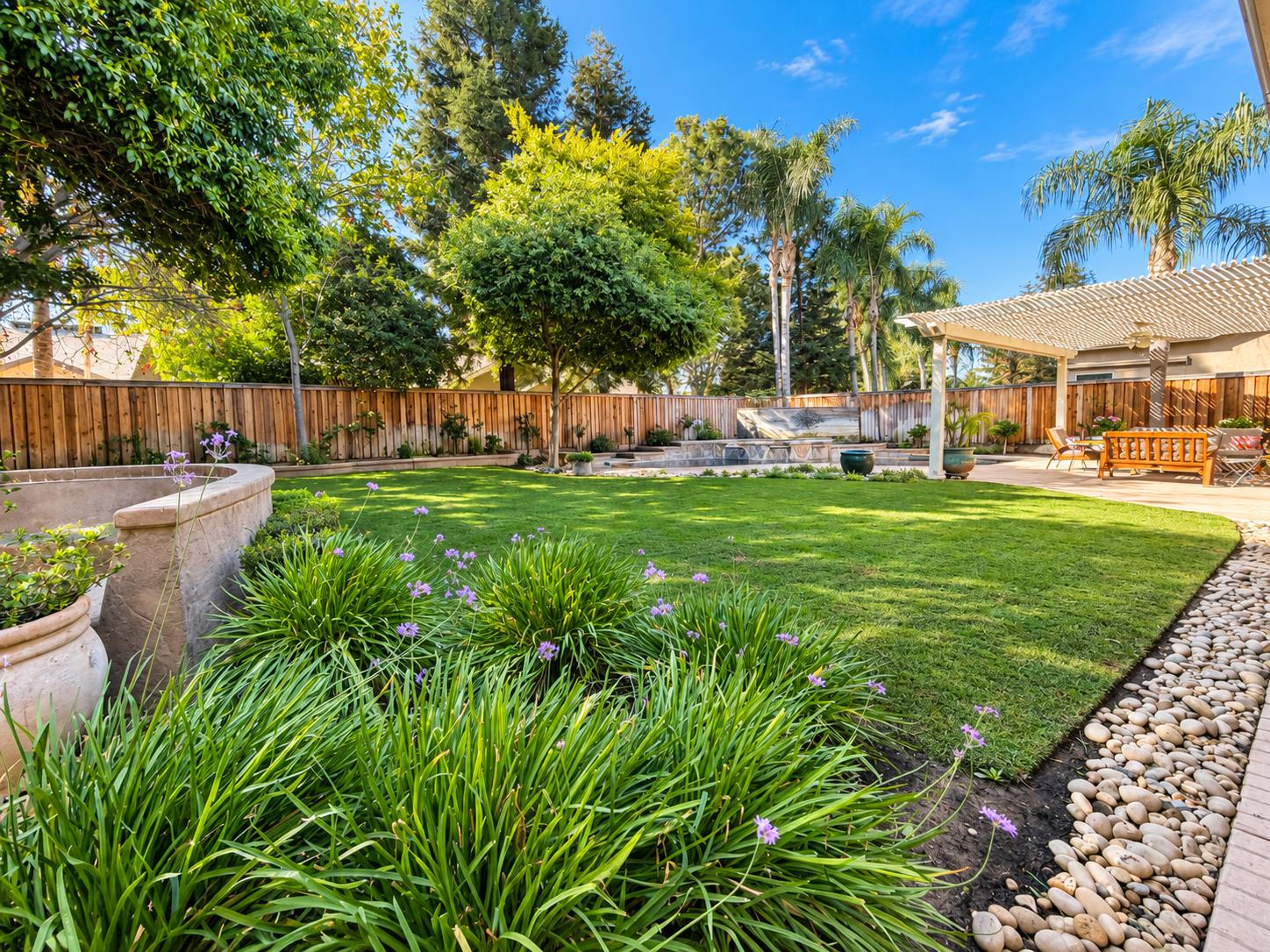 284 W Lester Ave, Clovis, CA 93619