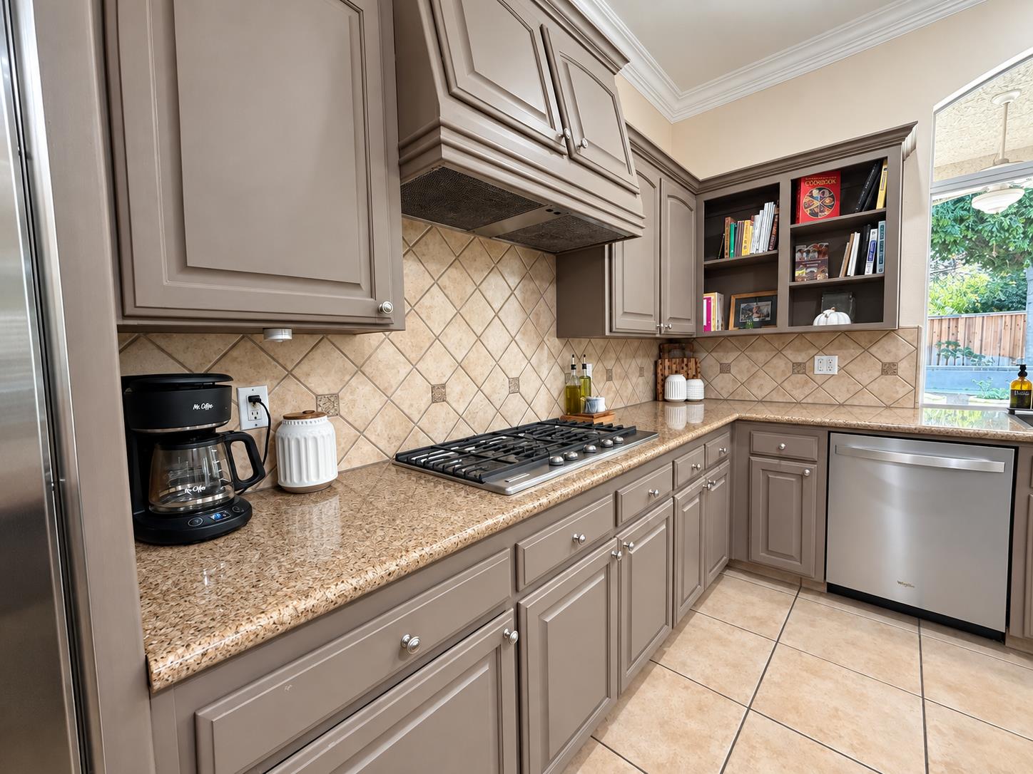 284 W Lester Ave, Clovis, CA 93619