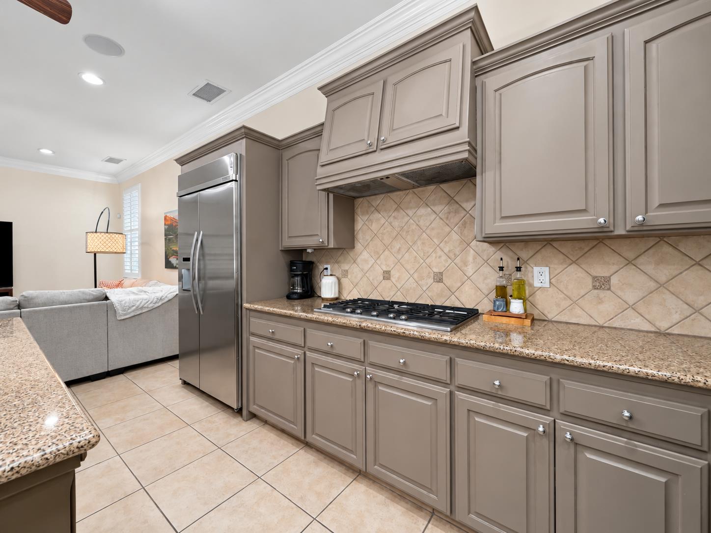 284 W Lester Ave, Clovis, CA 93619