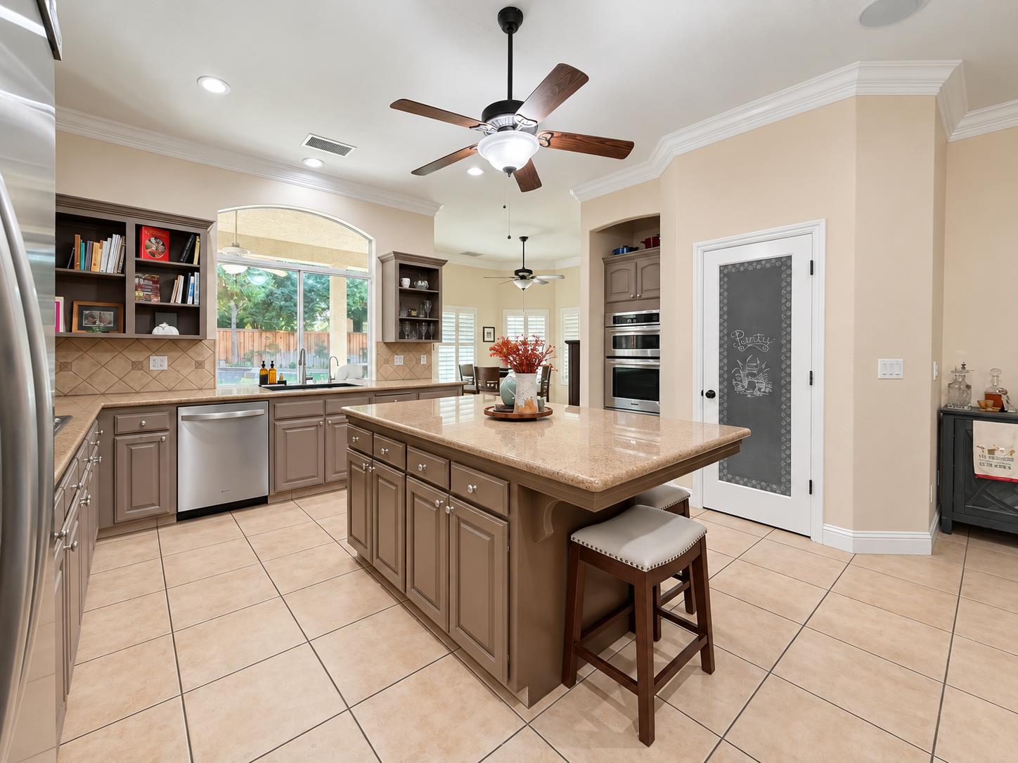 284 W Lester Ave, Clovis, CA 93619