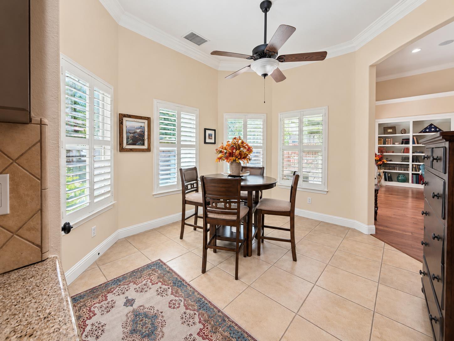 284 W Lester Ave, Clovis, CA 93619