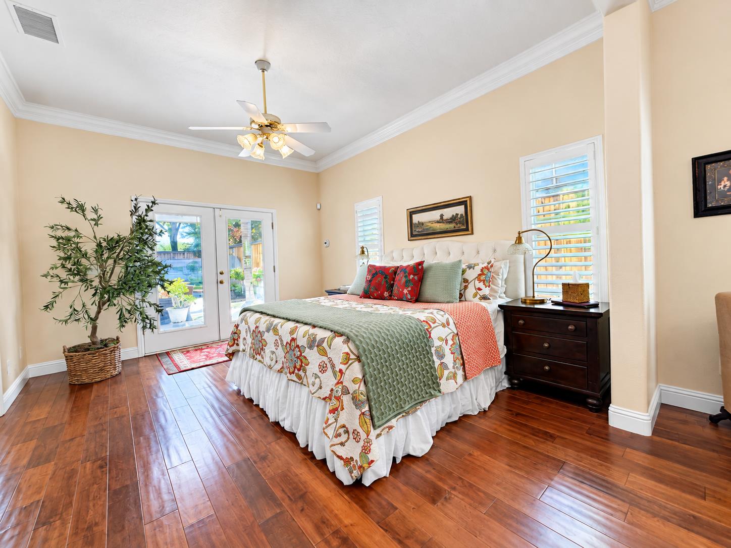 284 W Lester Ave, Clovis, CA 93619