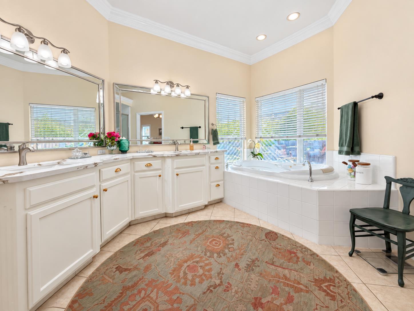 284 W Lester Ave, Clovis, CA 93619