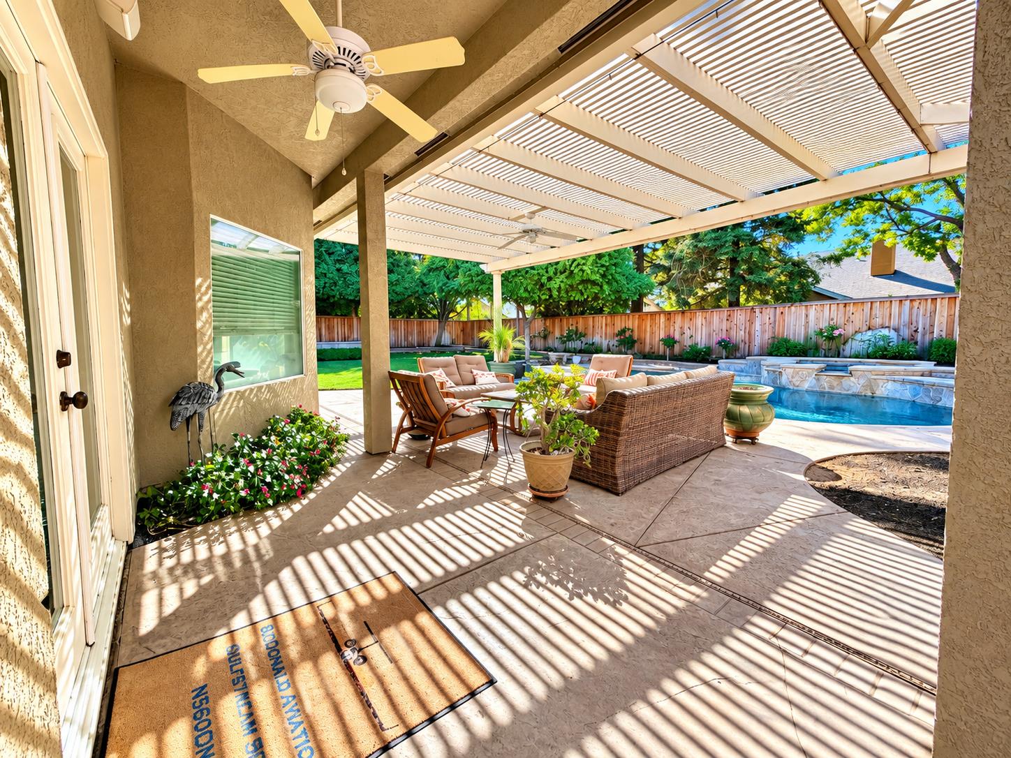 284 W Lester Ave, Clovis, CA 93619