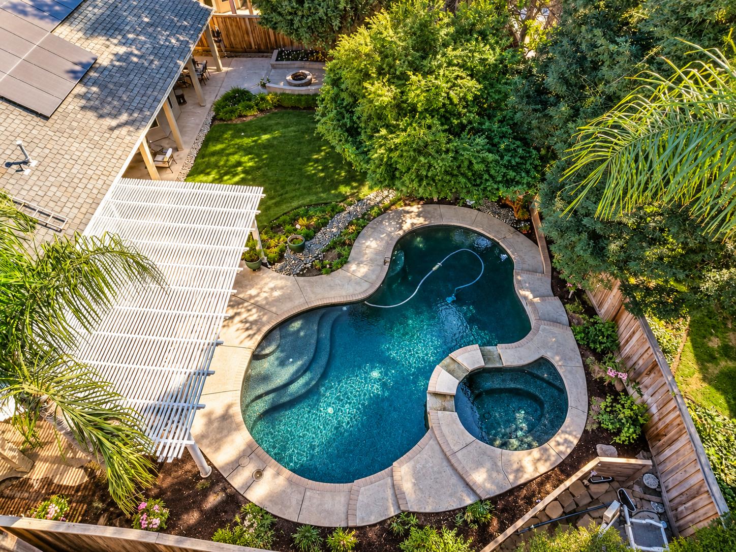 284 W Lester Ave, Clovis, CA 93619
