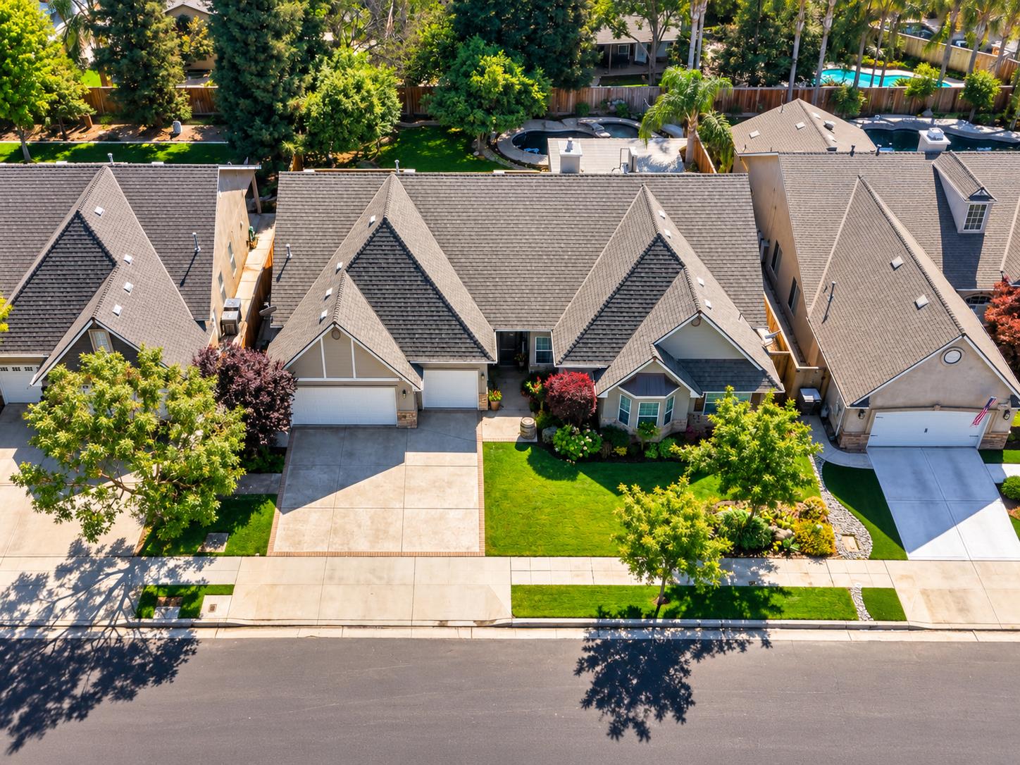 284 W Lester Ave, Clovis, CA 93619