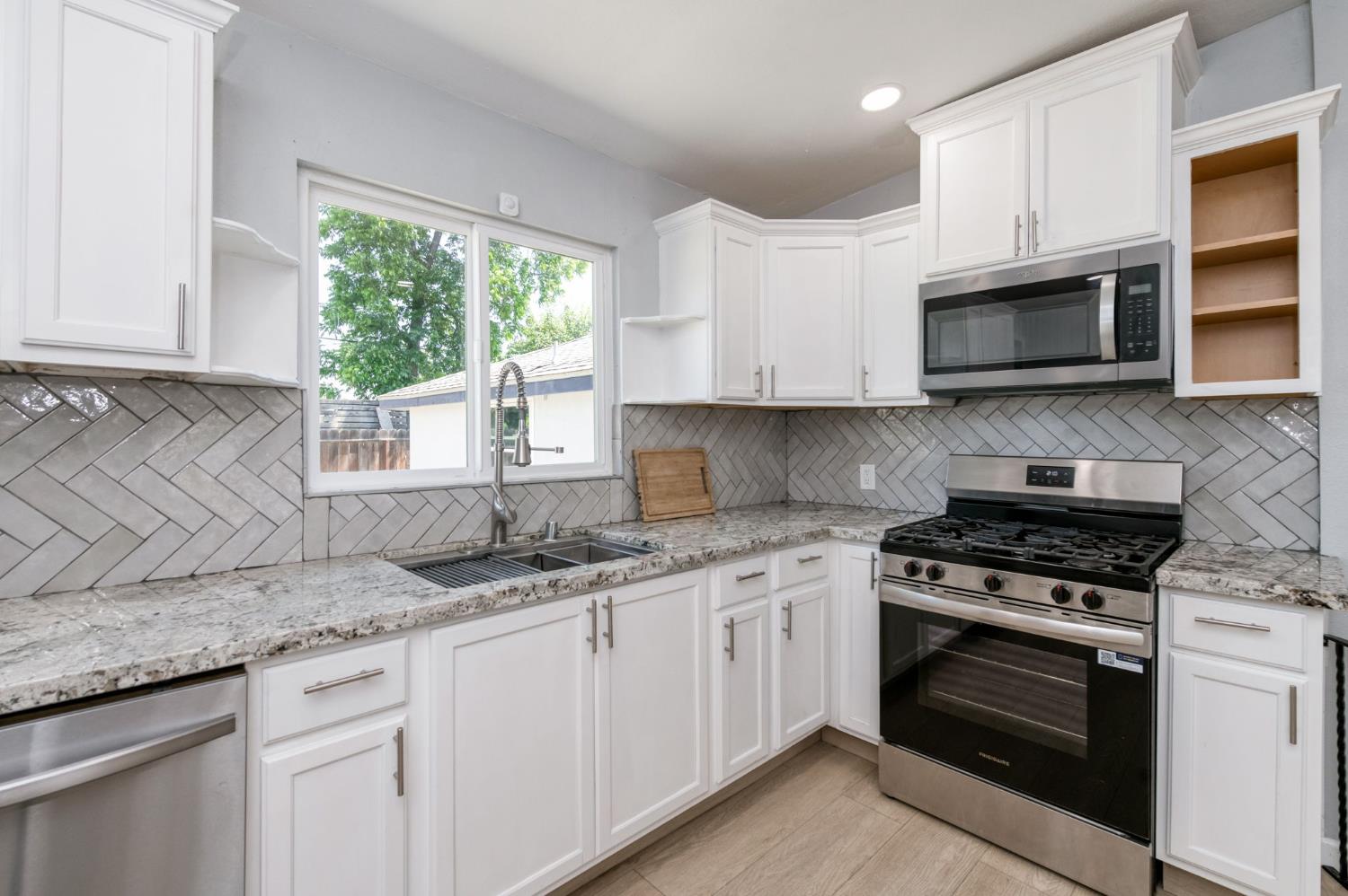 934 W Terrace Ave, Fresno, CA 93705