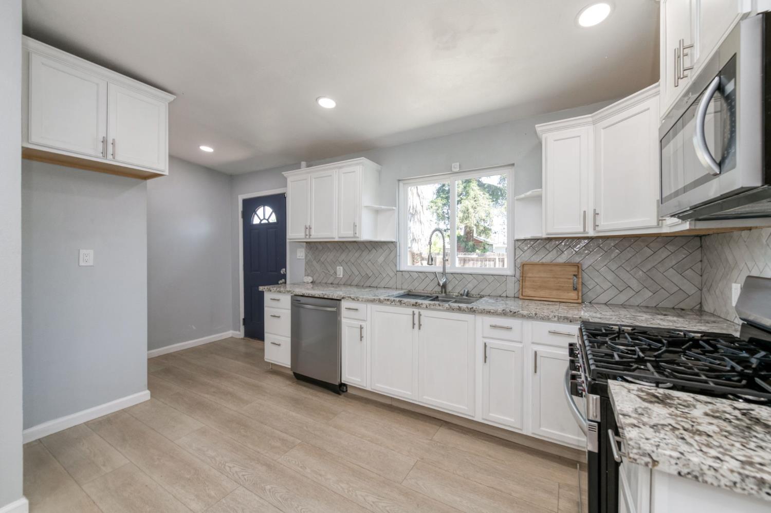 934 W Terrace Ave, Fresno, CA 93705