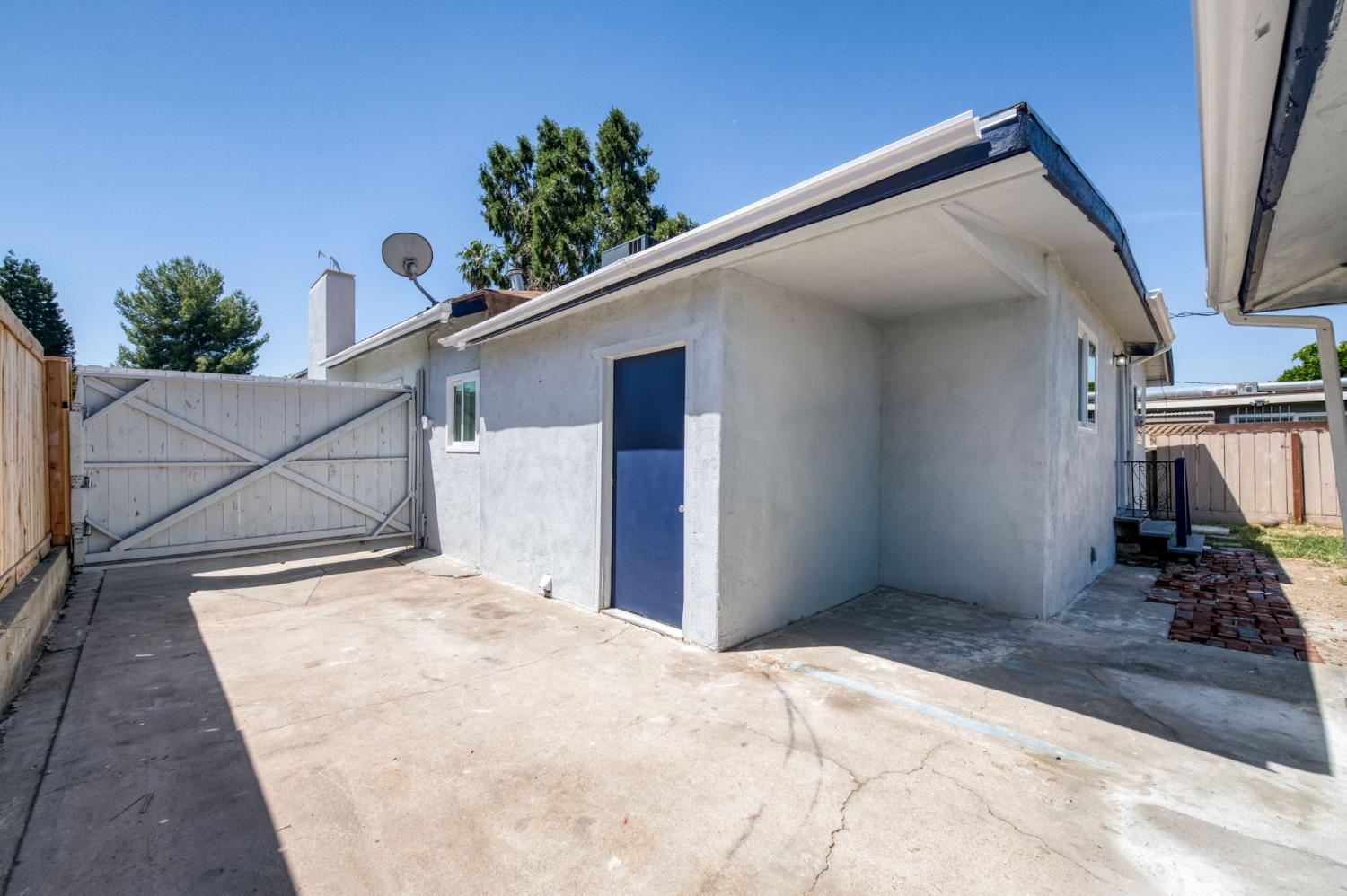 934 W Terrace Ave, Fresno, CA 93705