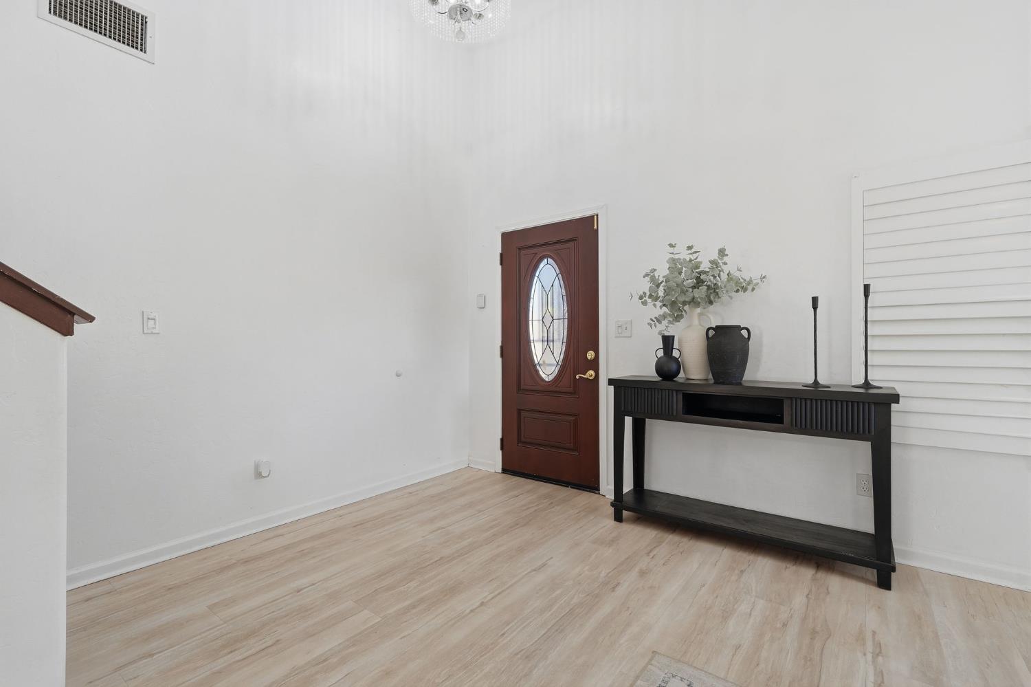 2631 E Parkview Ave, Visalia, CA 93292