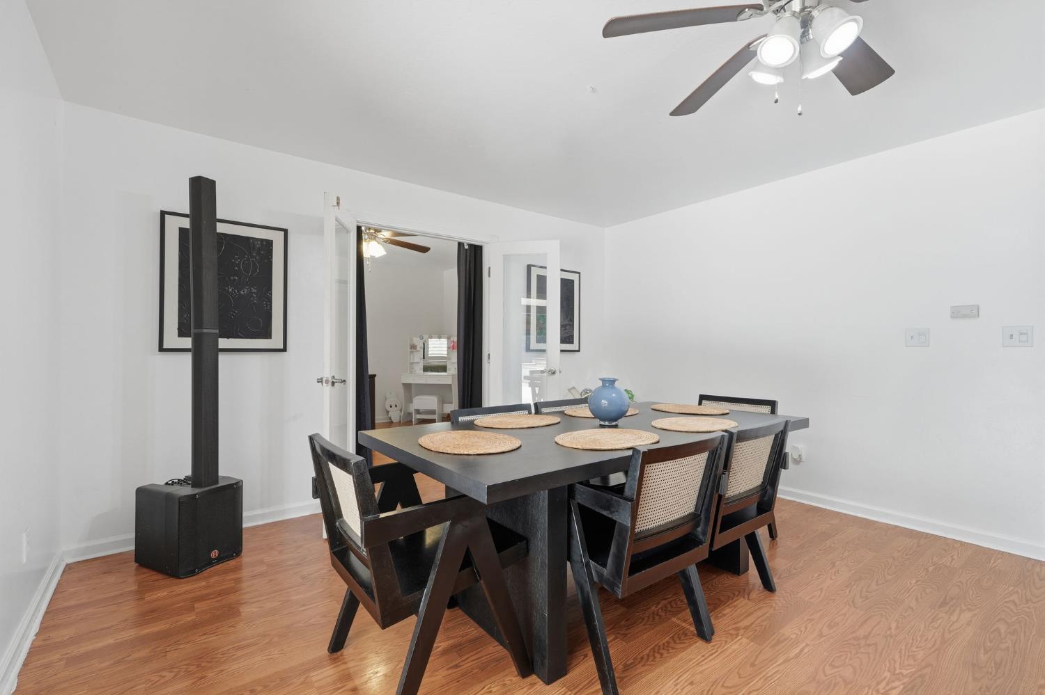 2631 E Parkview Ave, Visalia, CA 93292