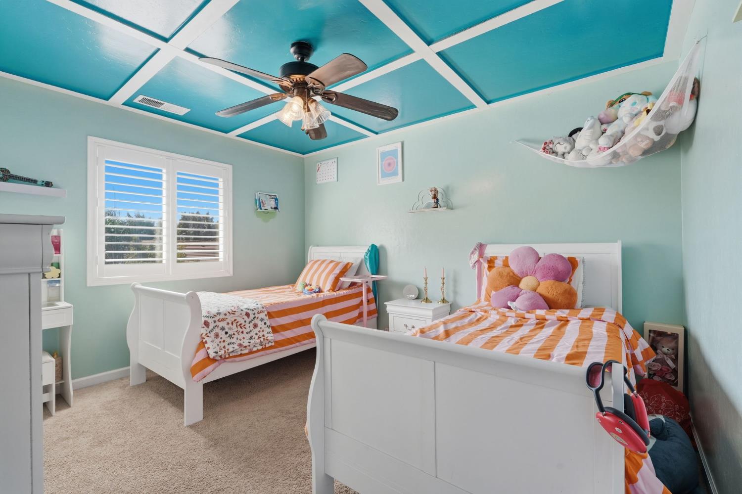 2631 E Parkview Ave, Visalia, CA 93292