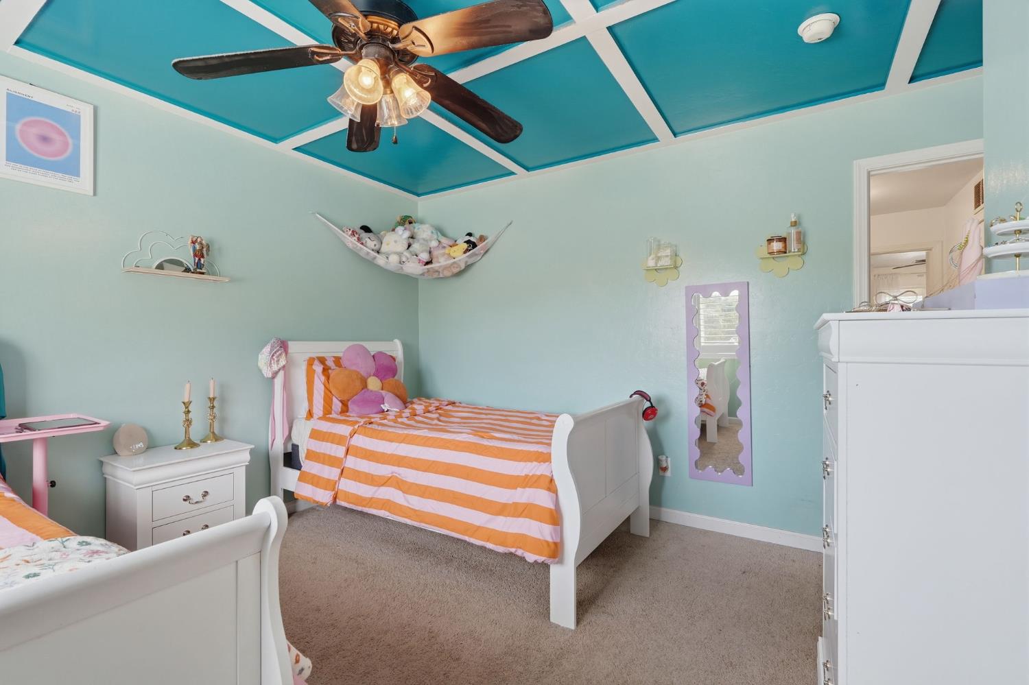 2631 E Parkview Ave, Visalia, CA 93292