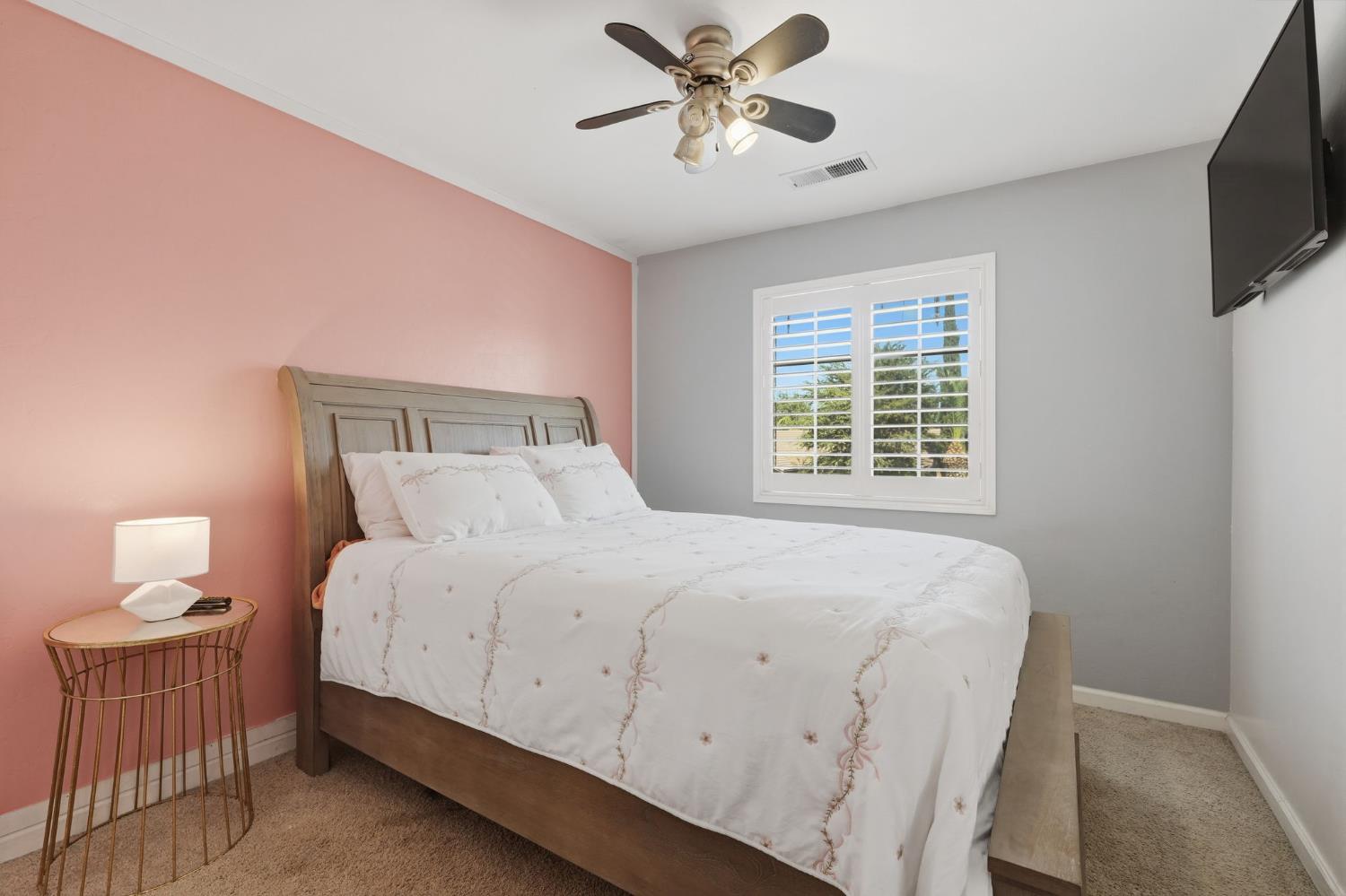 2631 E Parkview Ave, Visalia, CA 93292
