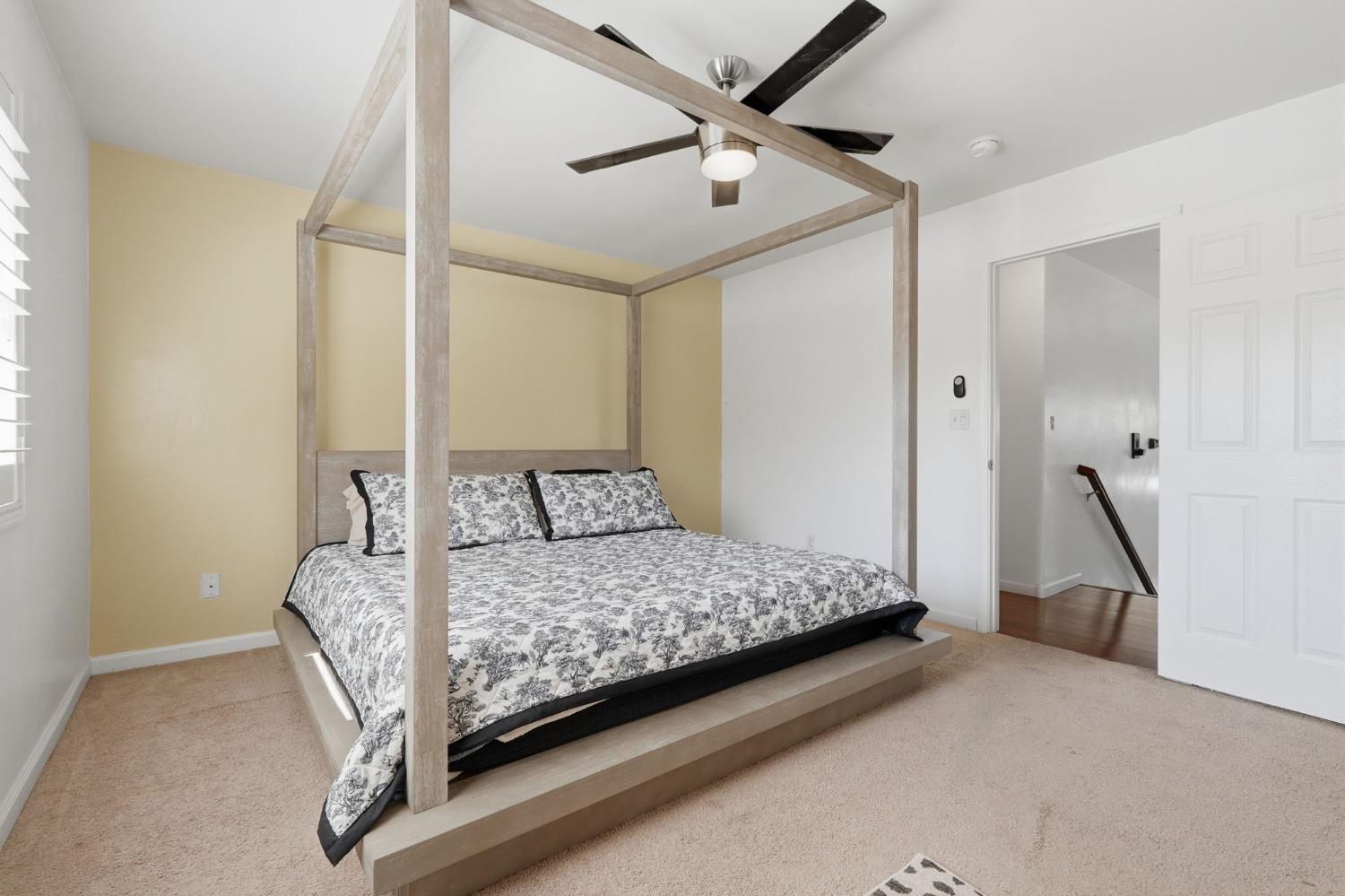 2631 E Parkview Ave, Visalia, CA 93292