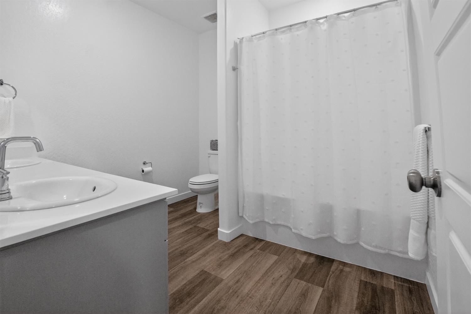 4242 Hampton Way, Clovis, CA 93619