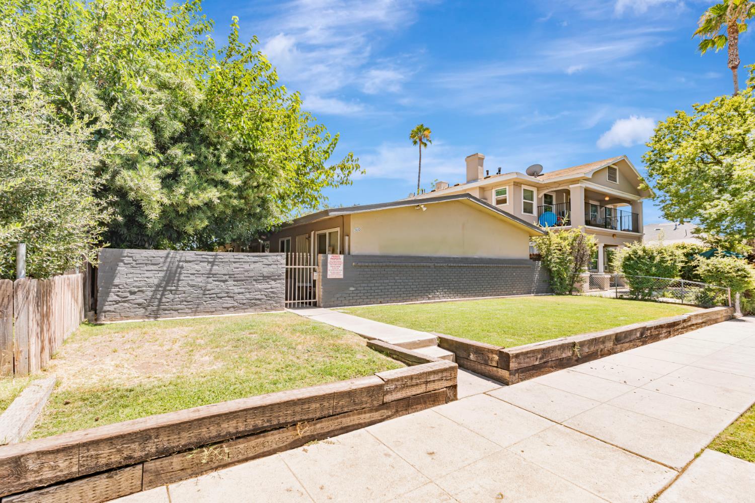 360 N Calaveras St, Fresno, CA 93701